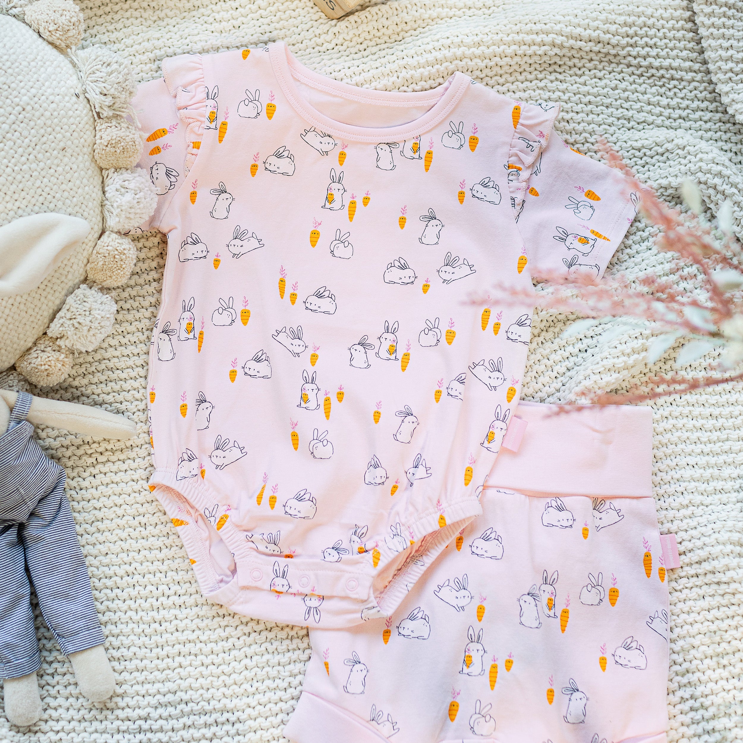 Look du short évolutif rose à motif de poules et de lapins en jersey doux, bébé