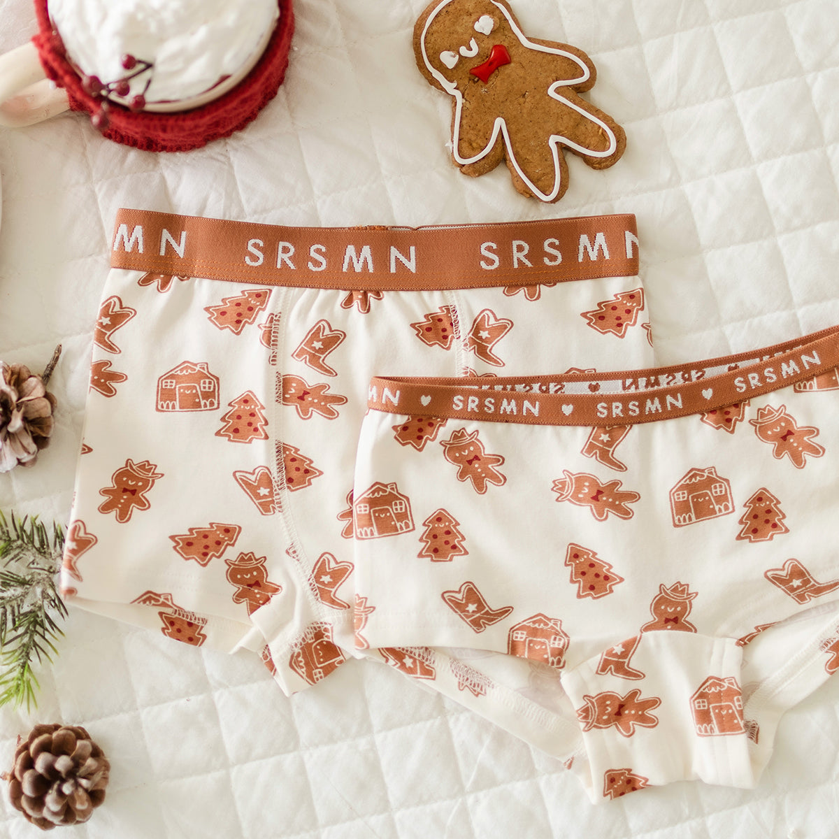 Présentation du boxer crème à motifs pain d’épices, enfant