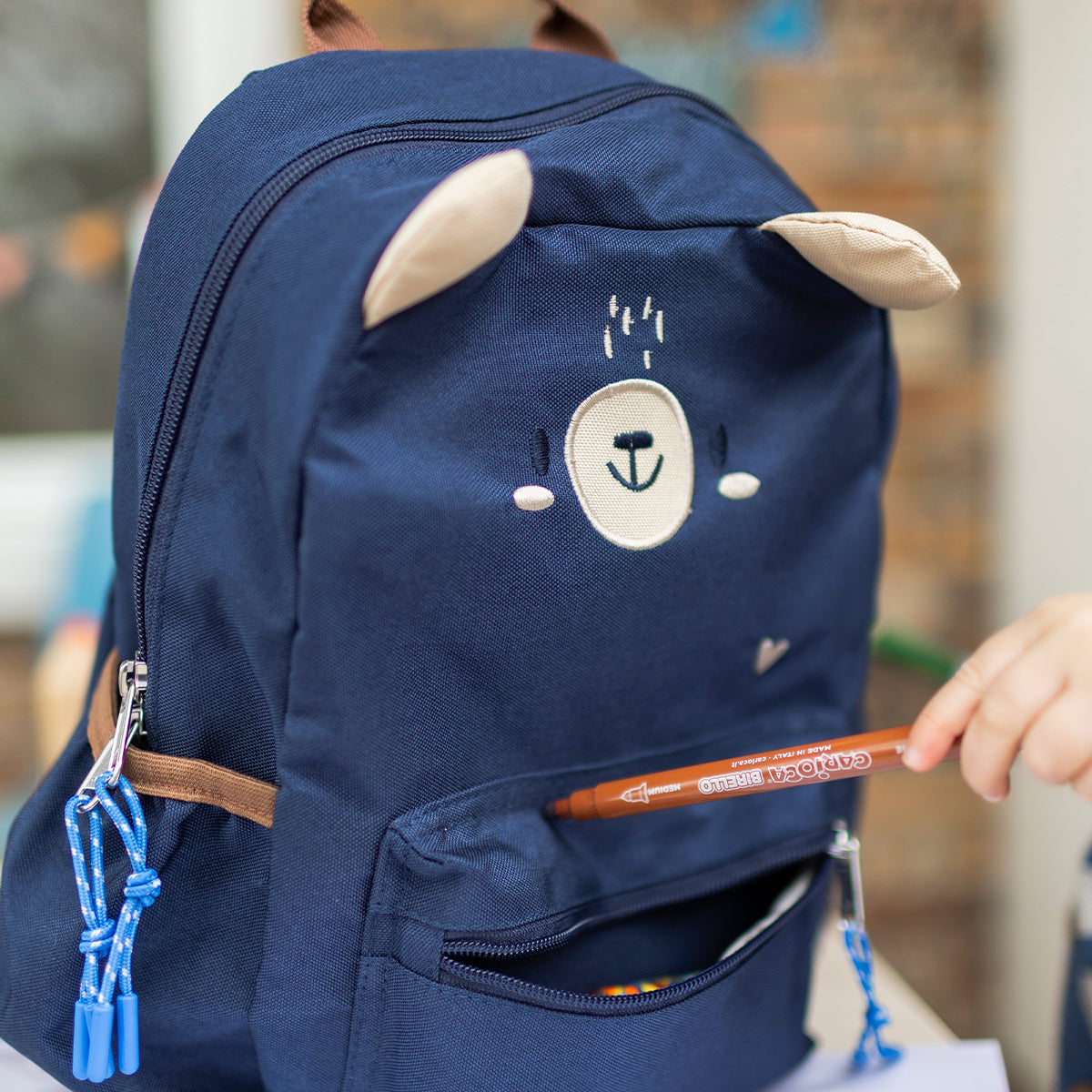 Photo du petit sac à dos bleu foncé, enfant