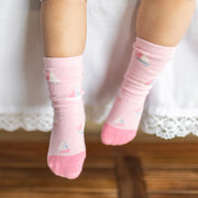 Chaussettes rose pâle avec motif de voiliers, bébé || Light pink socks with a sailboat print, baby