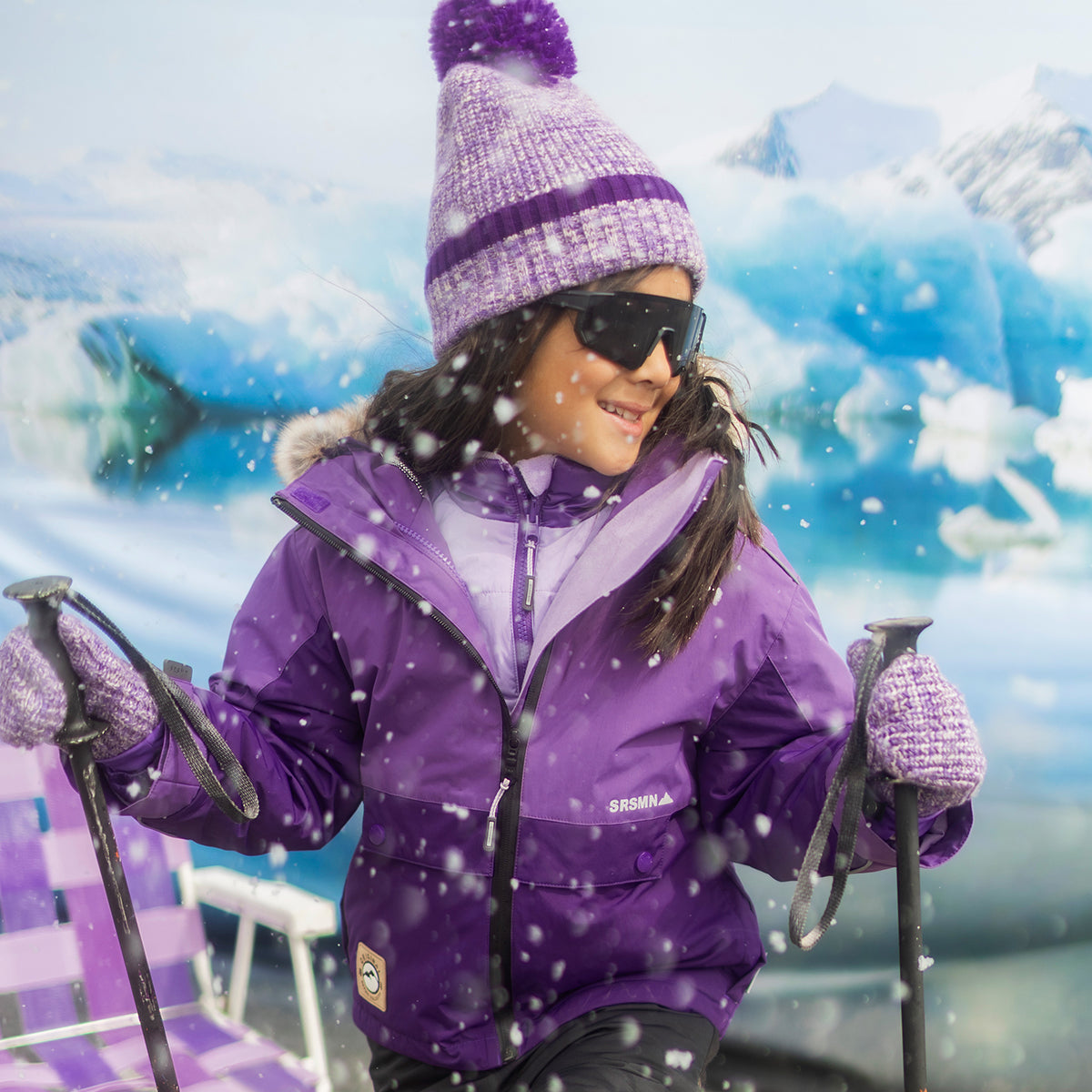 Photo d'un enfant portant la tuque mauve en tricot, enfant