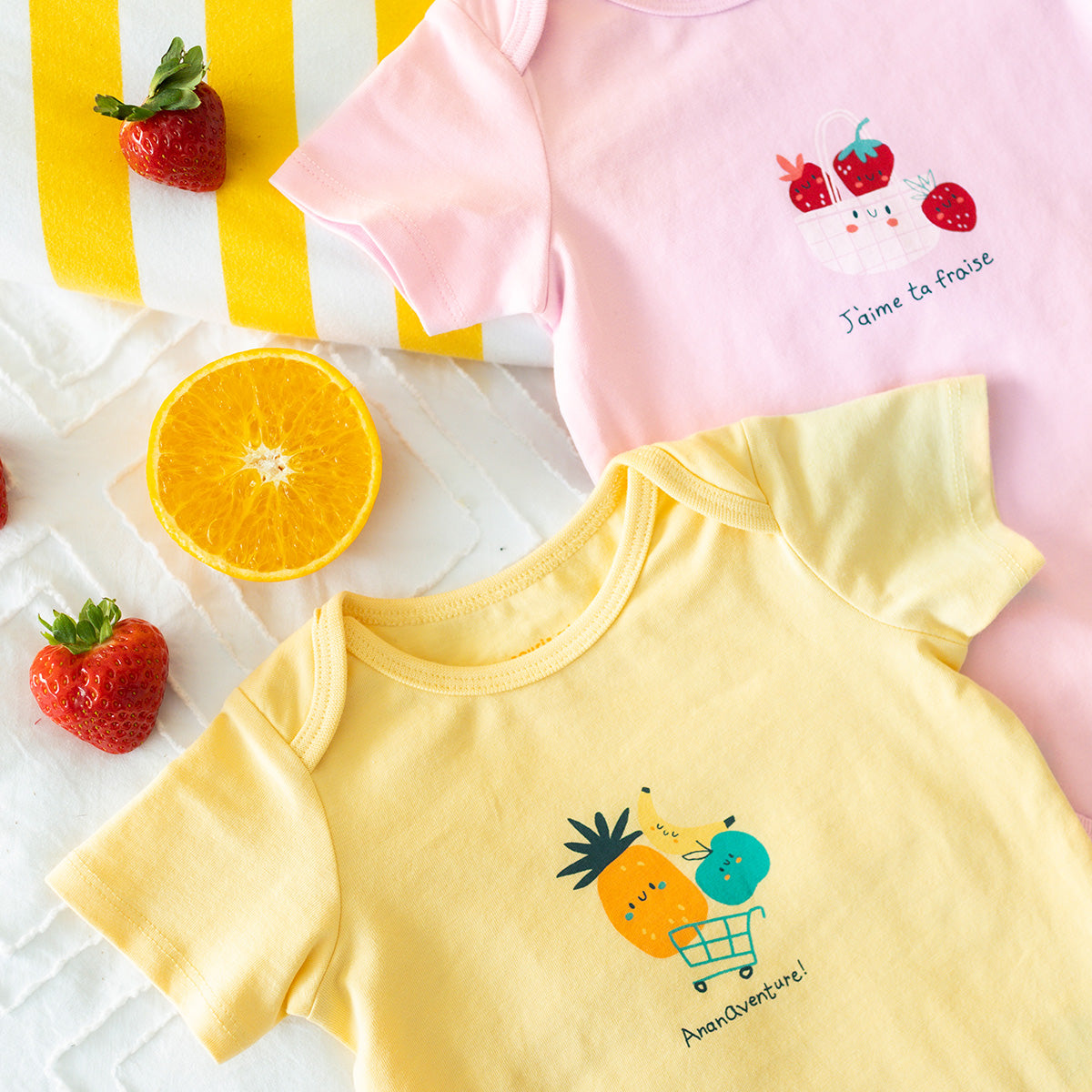 Cache-couche jaune avec illustration, bébé