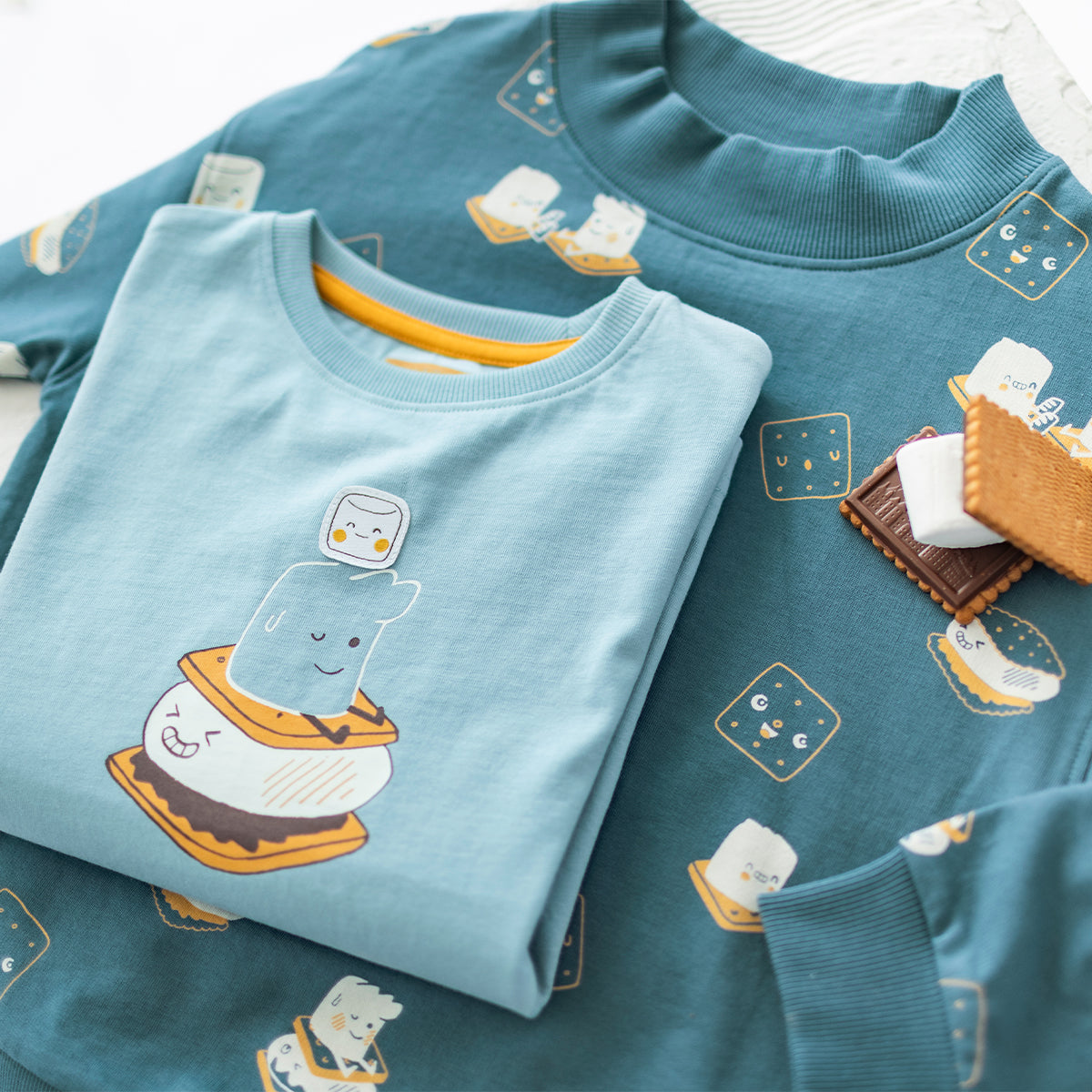 T-shirt bleu pâle avec illustration de s’more, enfant