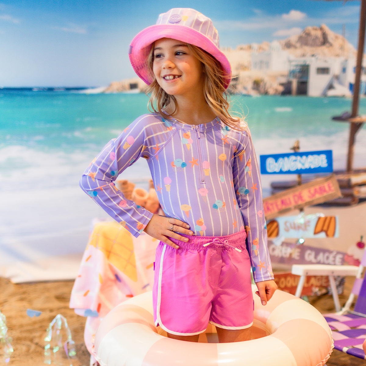 Maillot de bain une pièce mauve avec rayures et motifs, enfant