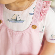 T shirt à manches courtes de coupe décontractée rose à motif de voiliers, bébé || Pink short sleeves relaxed fit t-shirt with sailboat print, baby