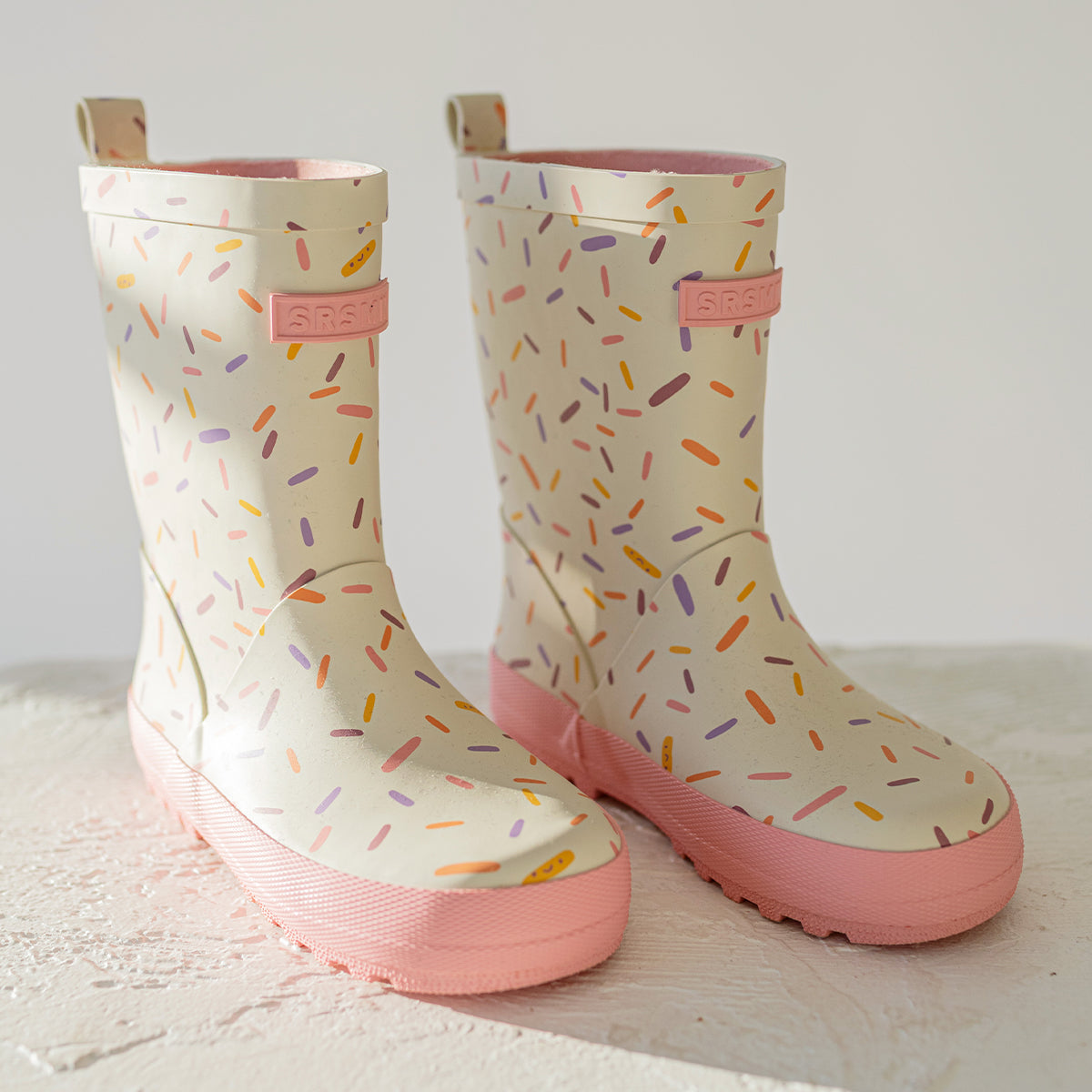 Cream waterproof rain boots with confetti all over print