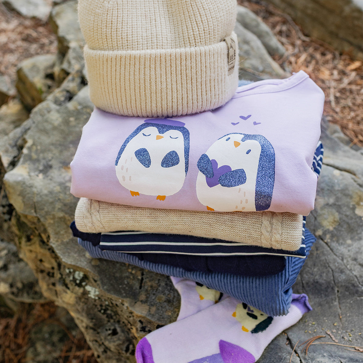 T-shirt mauve avec illustration de pingouins, bébé