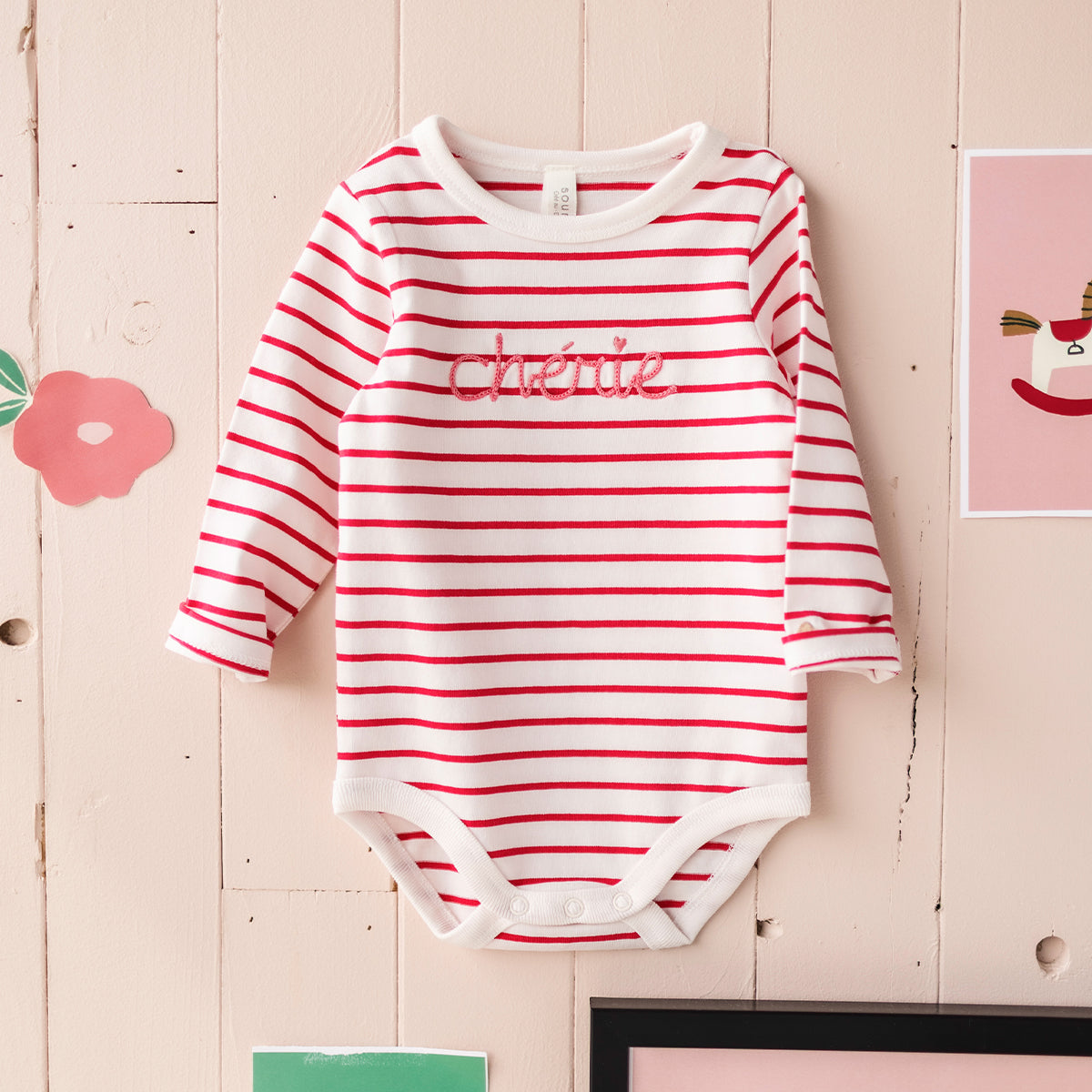 Cache-couche crème à rayures roses, naissance