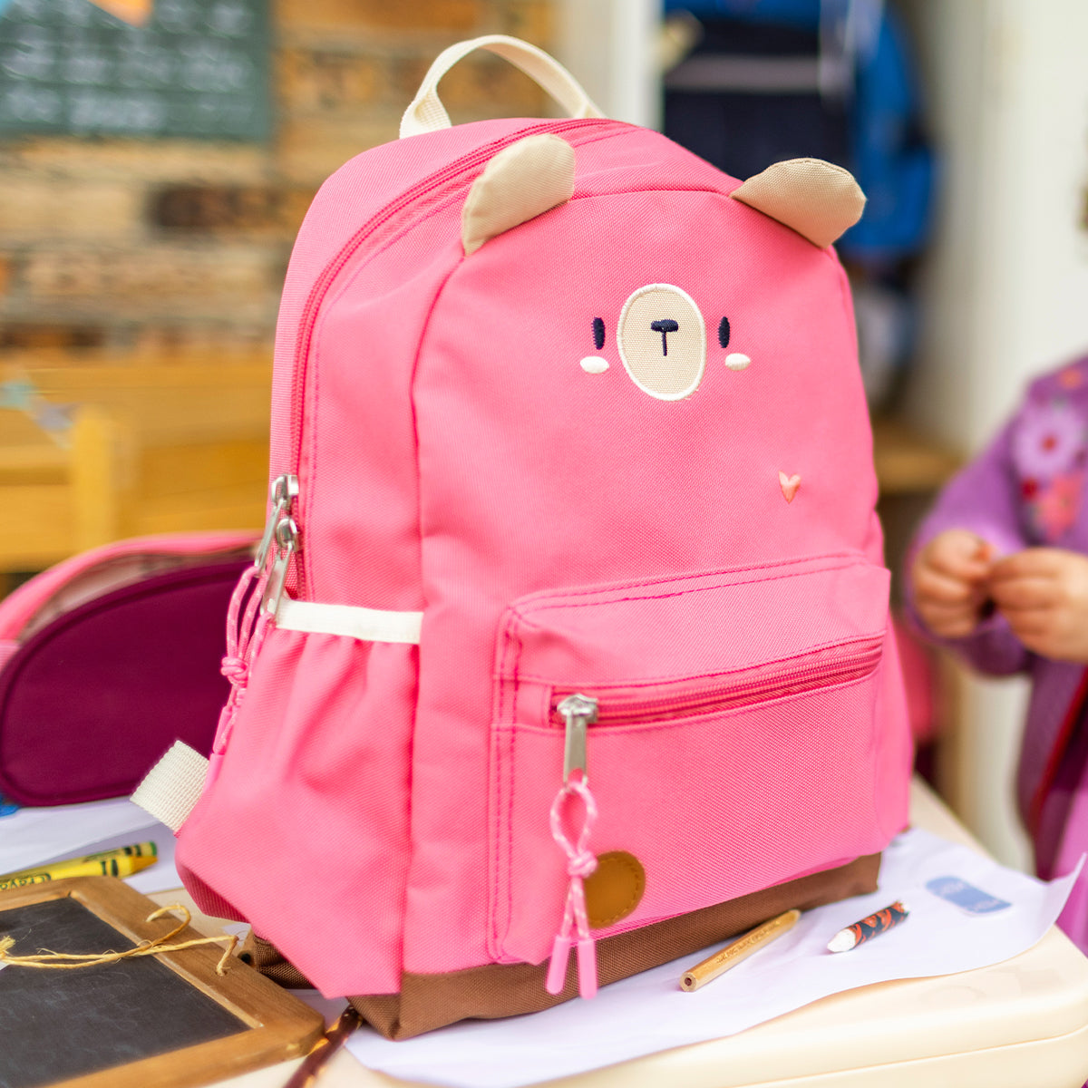 Photo du petit sac à dos rose, enfant