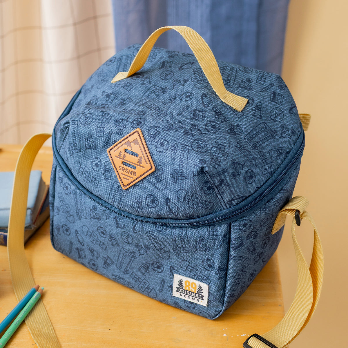 Blue printed insulated lunch bag