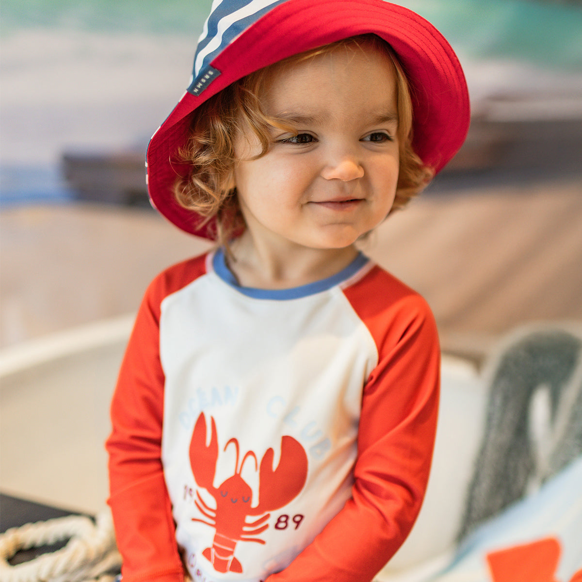 Chandail de bain rouge et crème avec homard, bébé