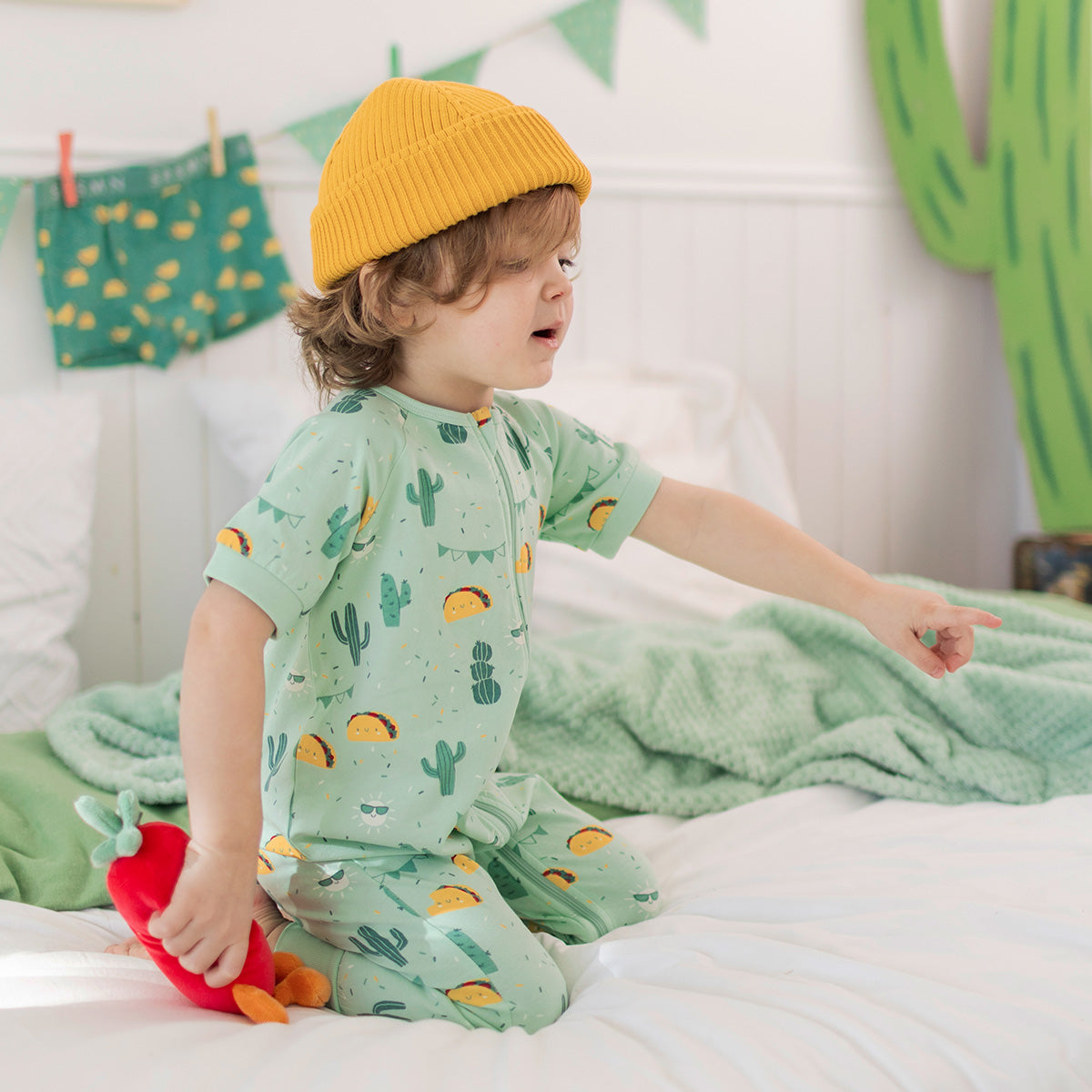 Pyjama une pièce vert à motifs fiesta, bébé