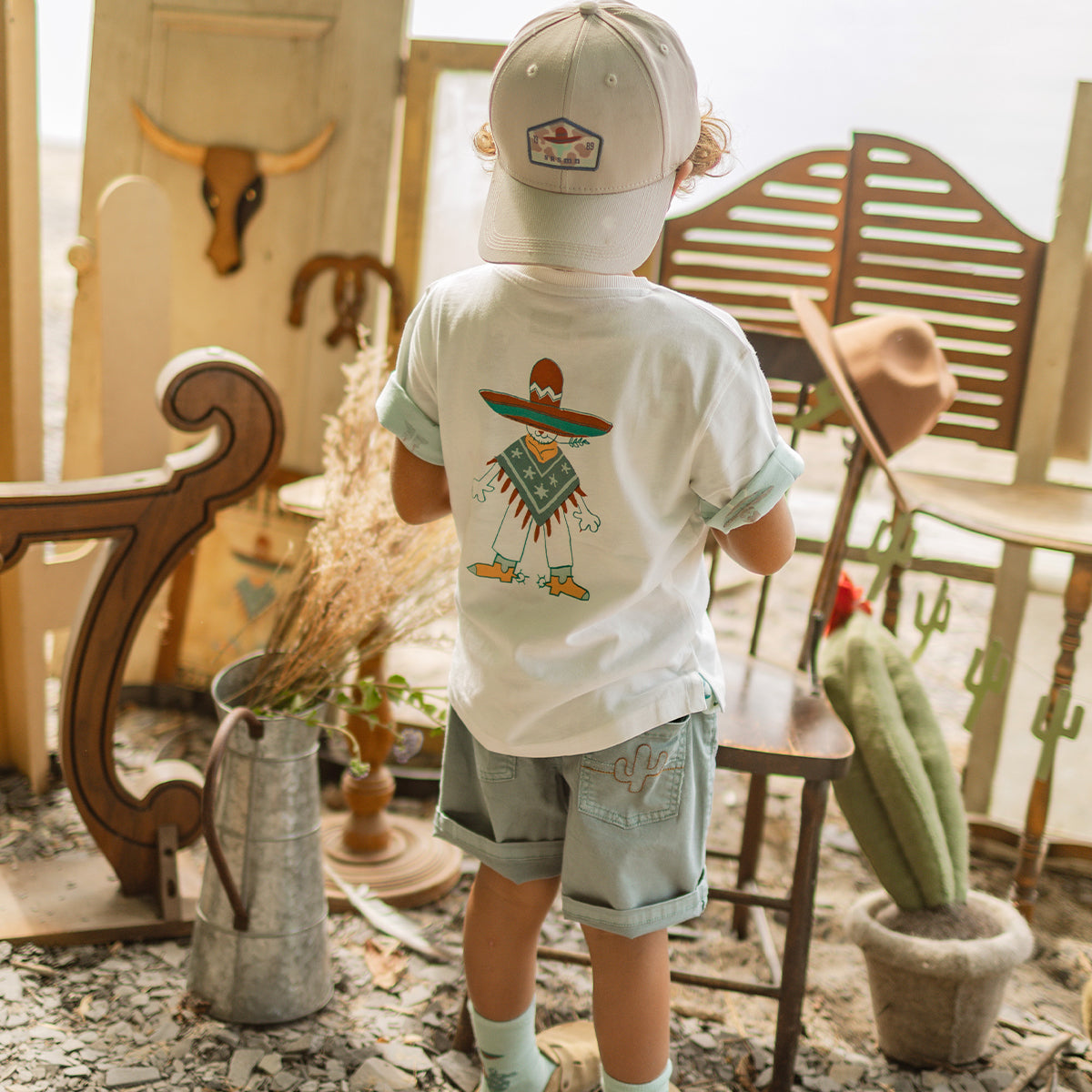 Beige cap with patch, child