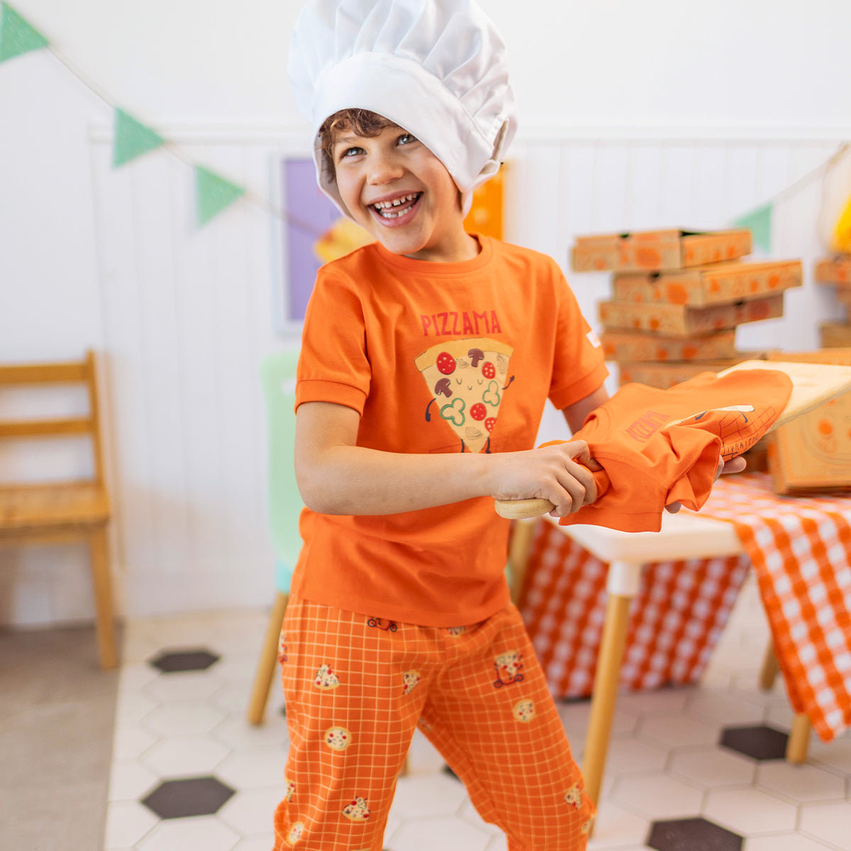 Pyjama deux pièces orange à motifs de pizzas, enfant
