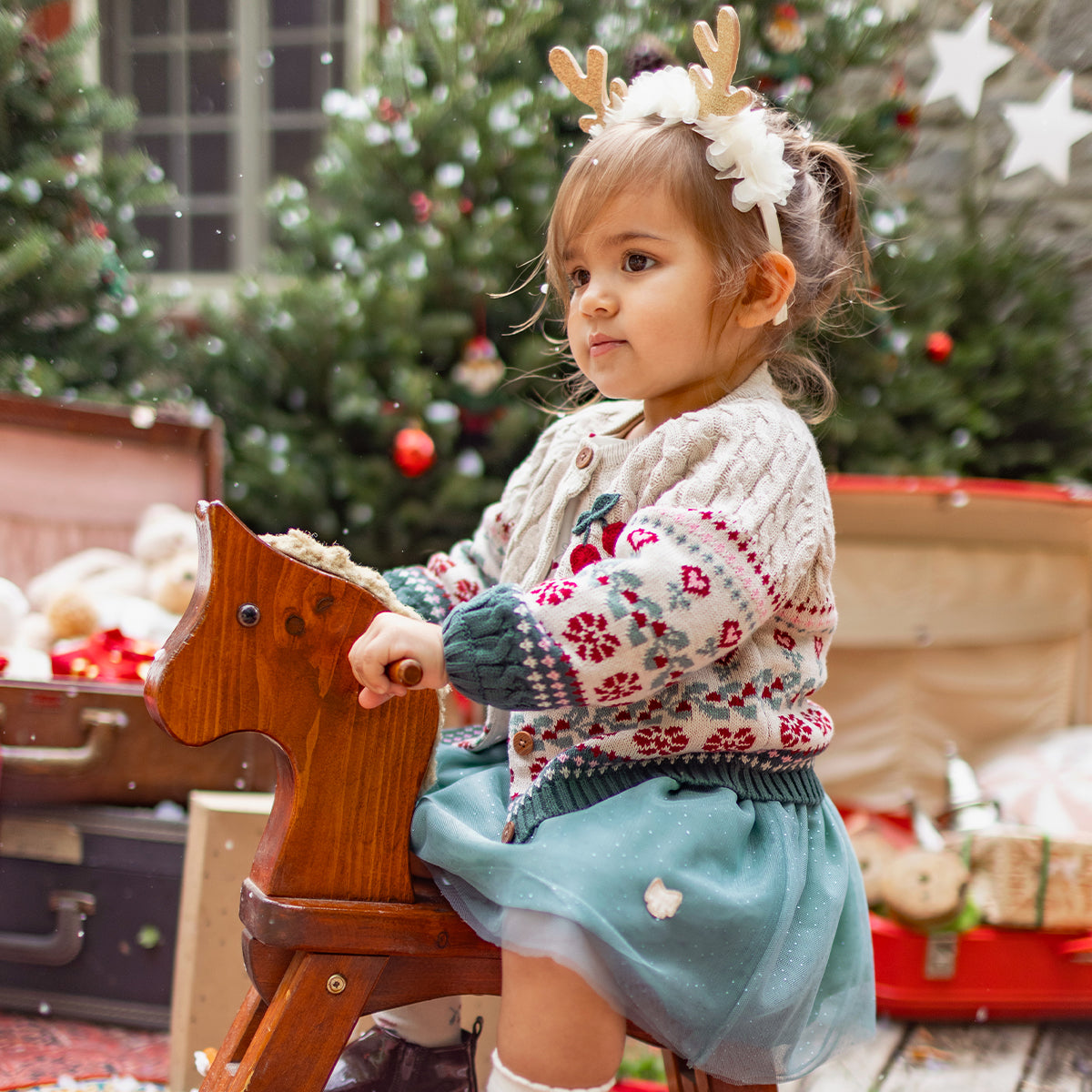 Cardigan crème et vert en tricot des Fêtes, bébé