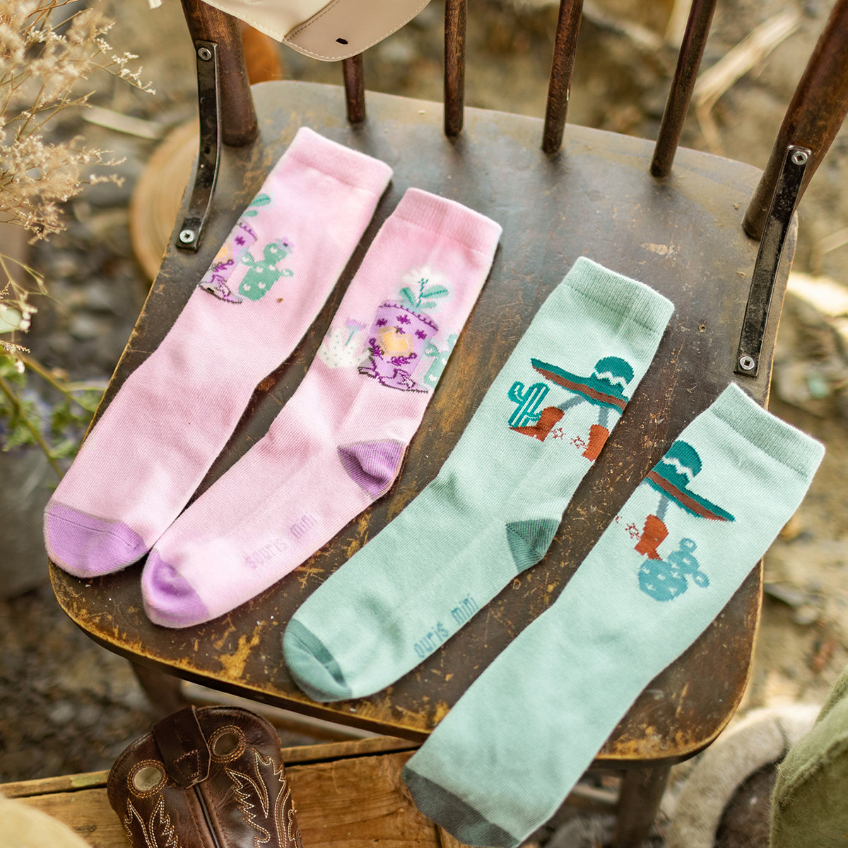 Chaussettes roses avec cactus et botte de cowboy, enfant
