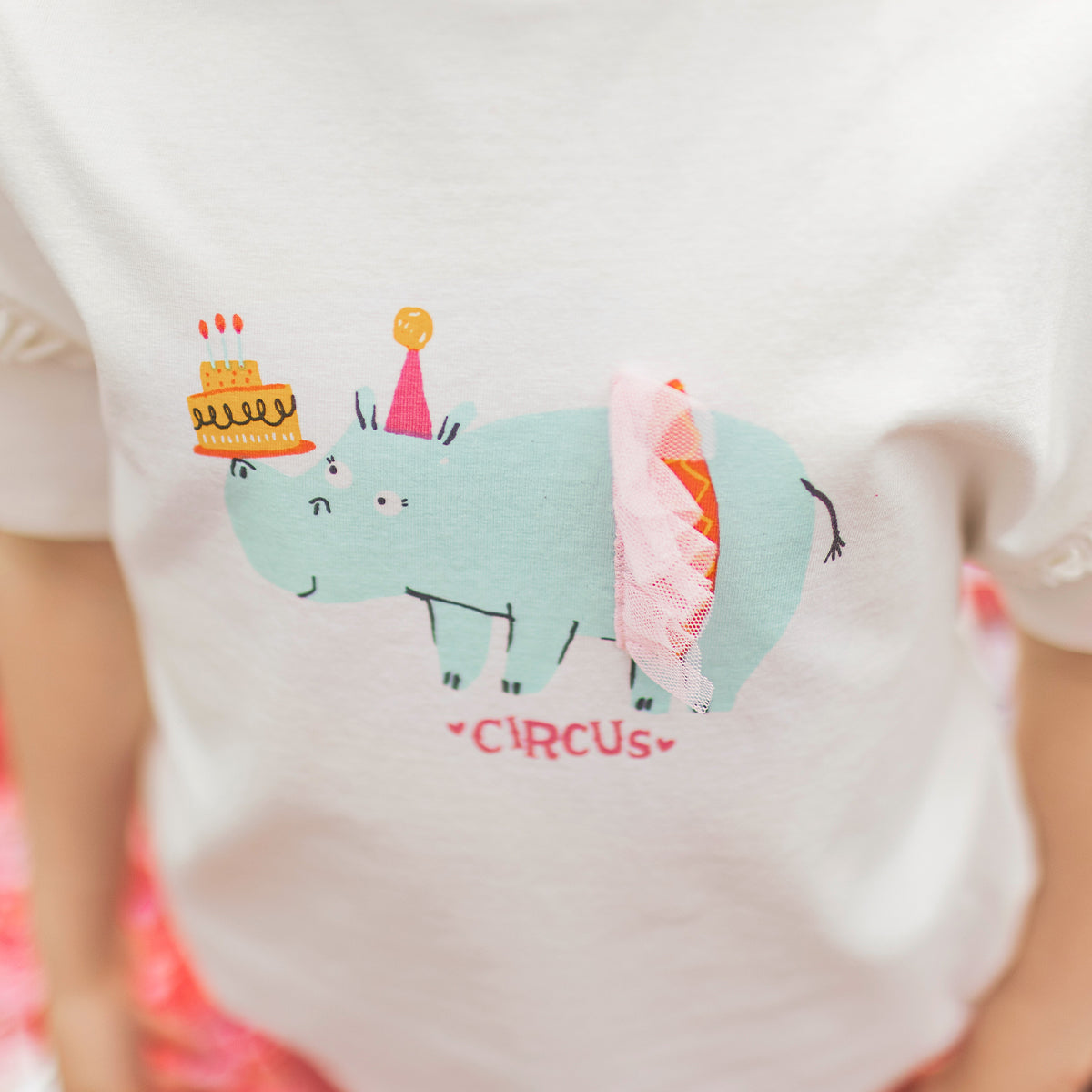 Zoom imprimé du t-shirt crème avec illustration, enfant