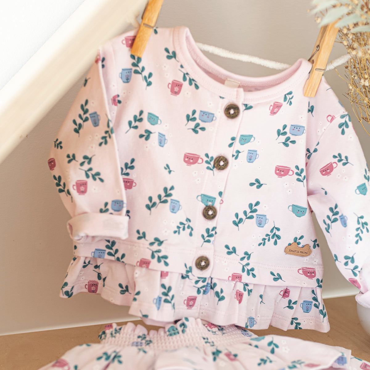 Ensemble deux pièces rose en jersey extensible à motifs de tasses, naissance