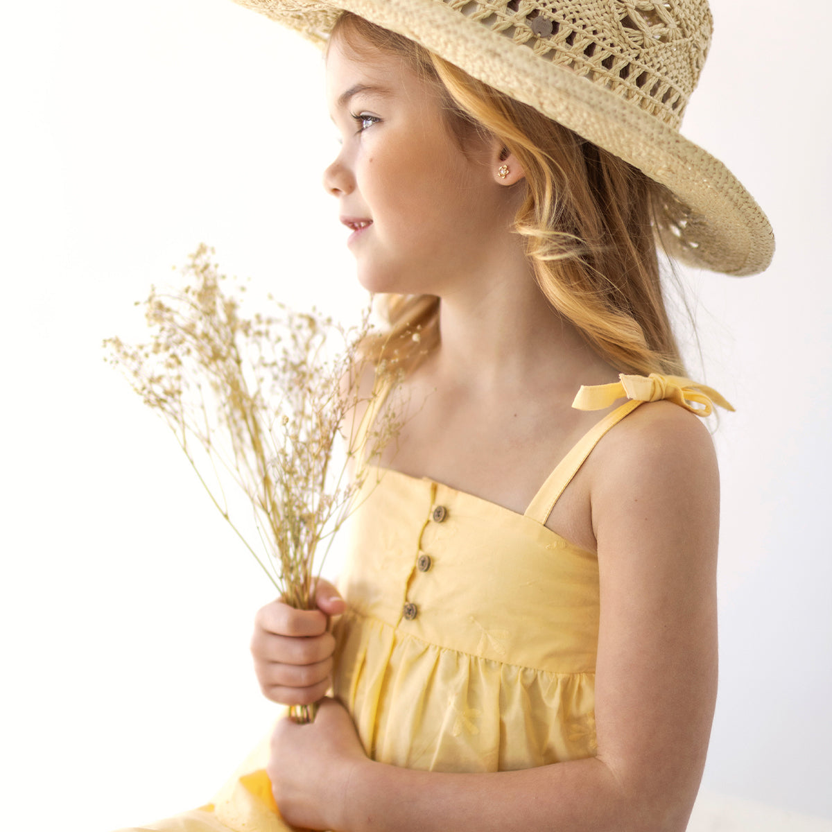Look de la camisole jaune à broderies, enfant
