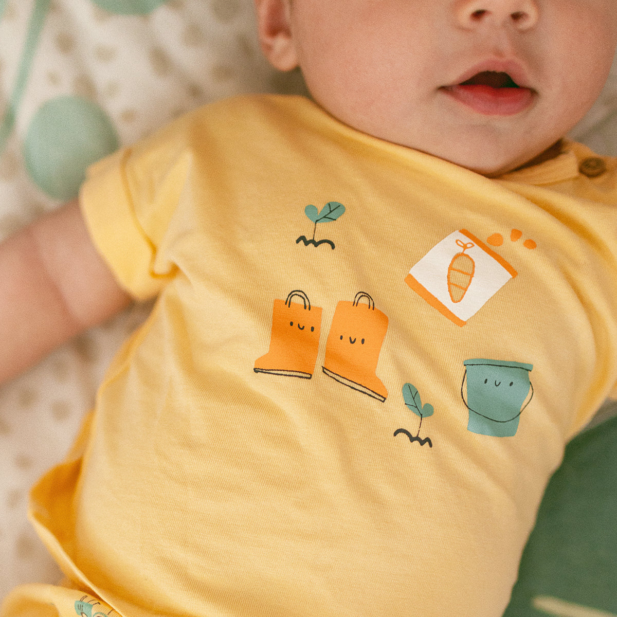 Yellow T-shirt with illustration, Newborn