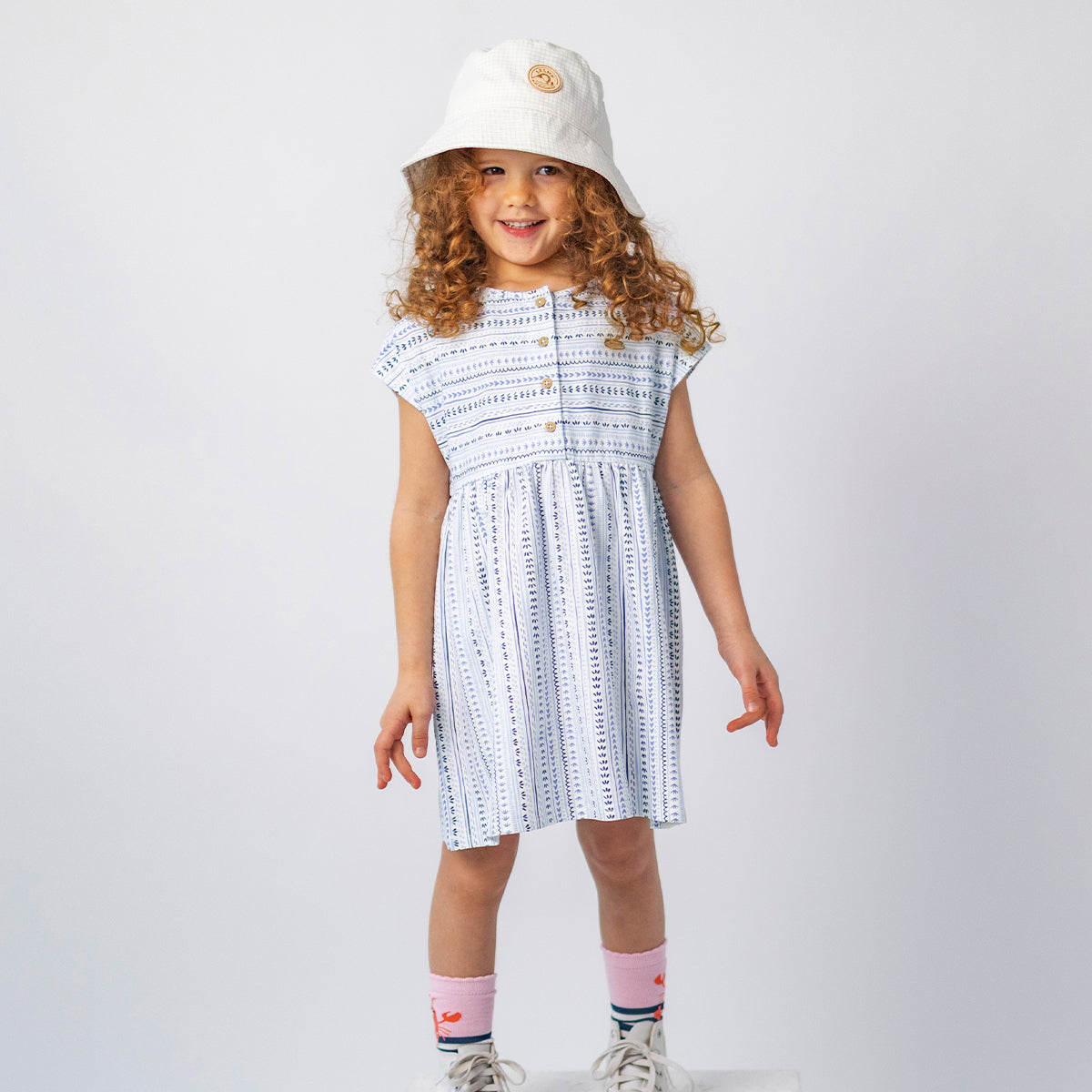 Robe blanche et bleue à motifs, enfant