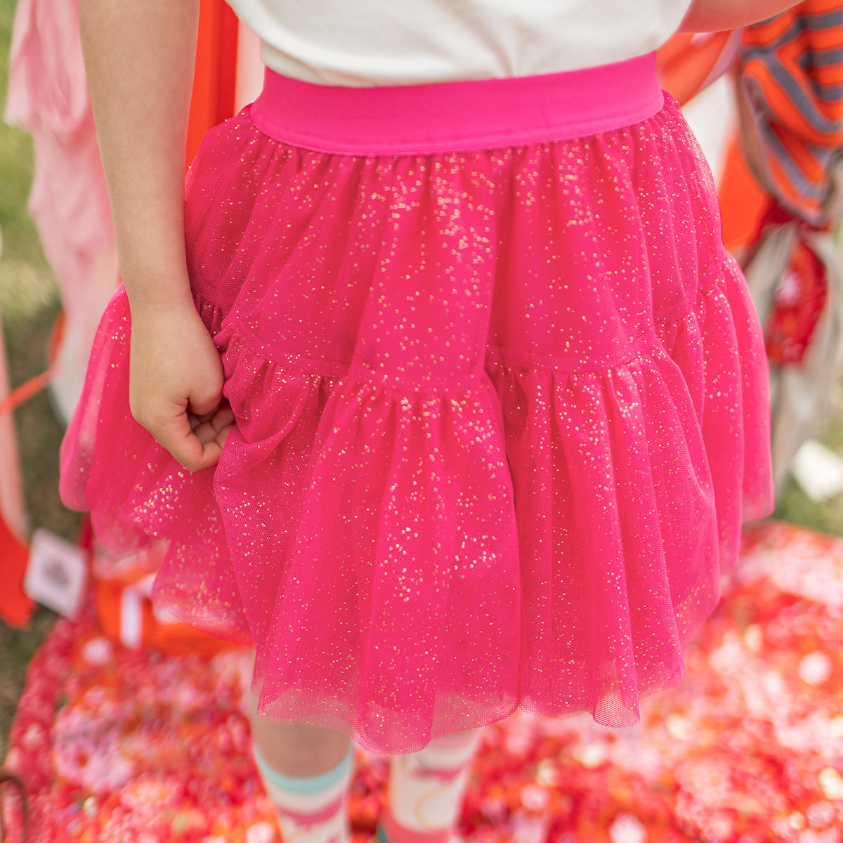 Photo d'un enfant portant la jupe tutu rose en tulle souple, enfant