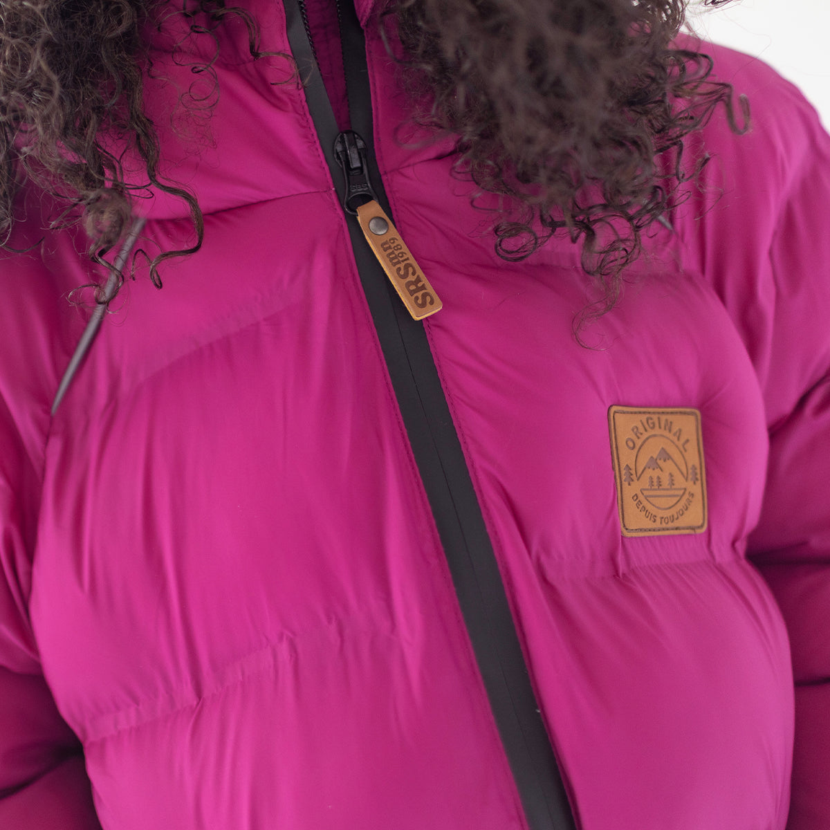 Zoom détails du manteau doudoune mauve, enfant