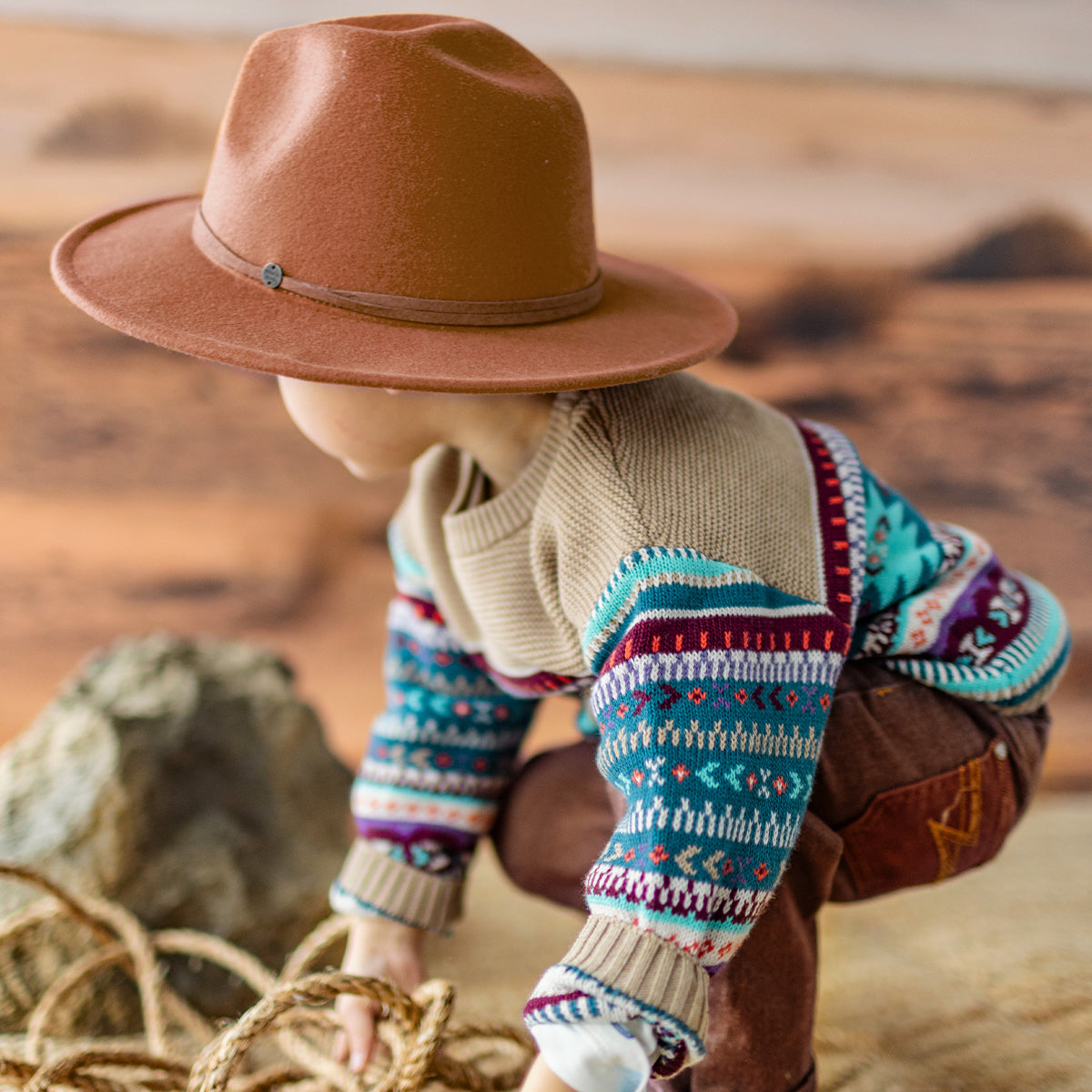 Photo d'un enfant portant le chandail beige en tricot avec motifs, bébé