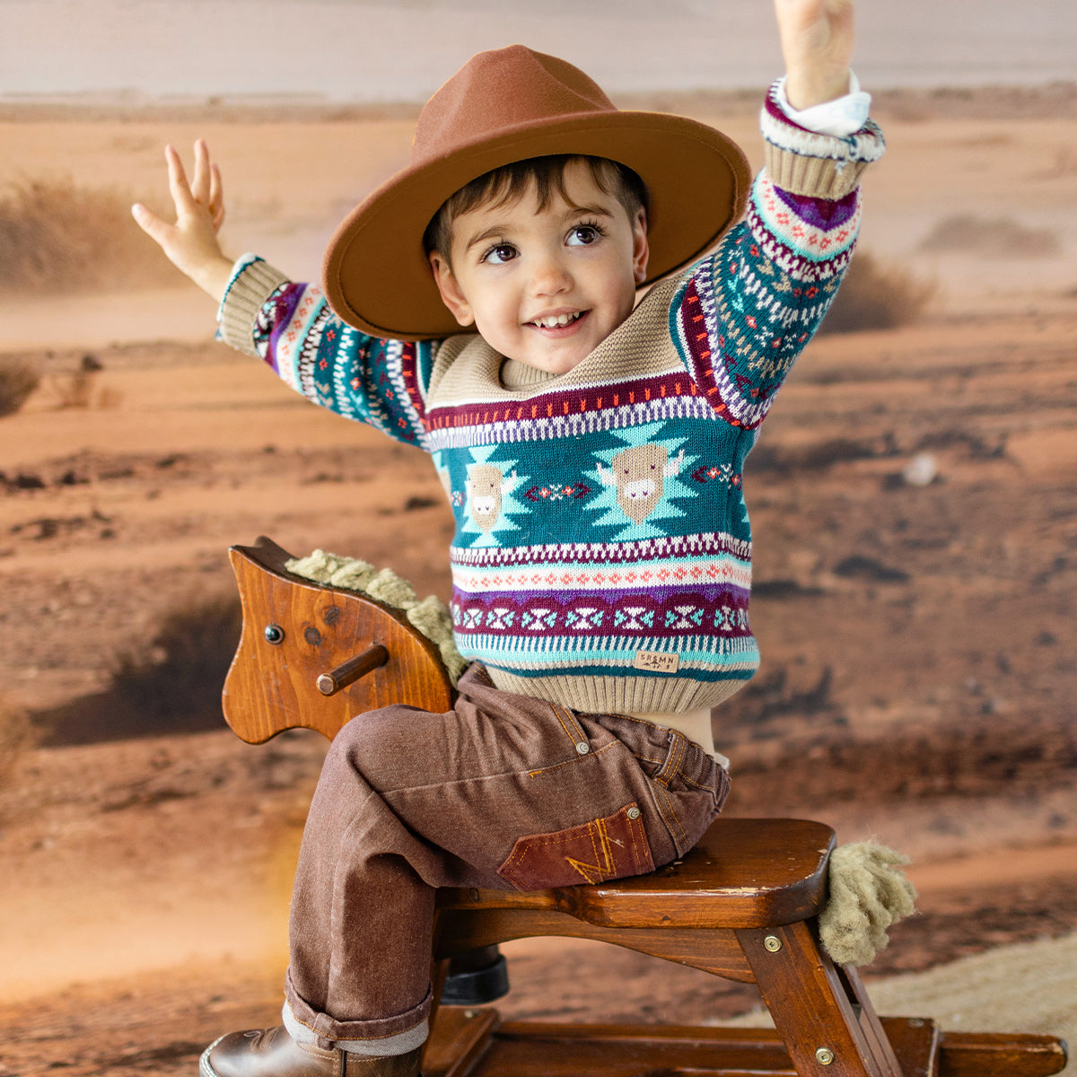 Photo d'un enfant portant le chandail beige en tricot avec motifs, bébé