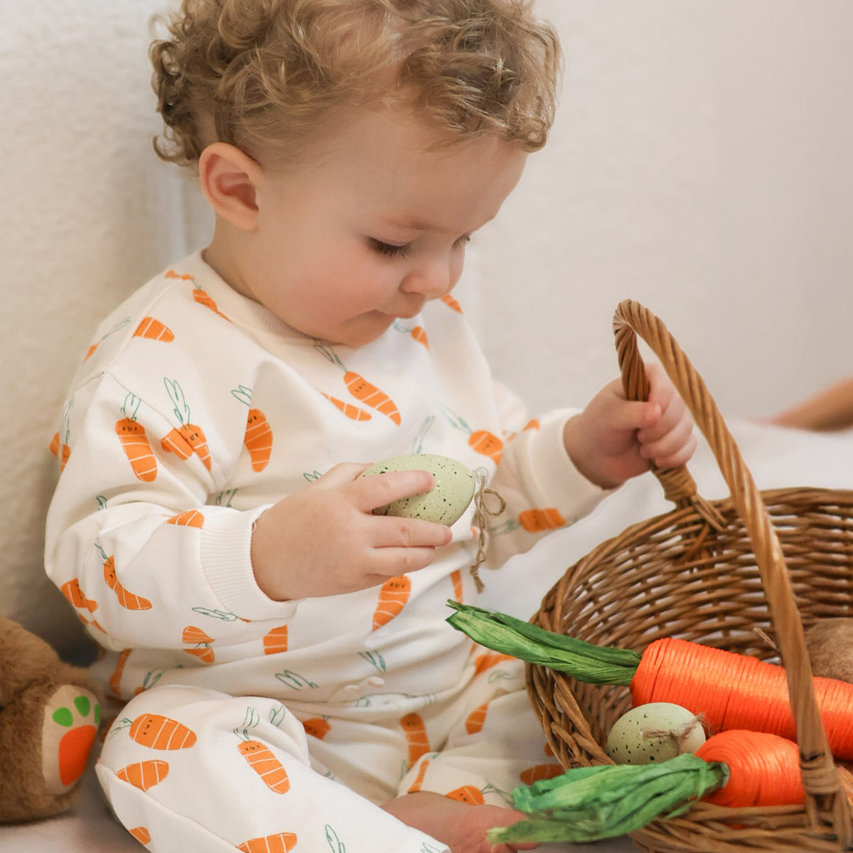 Pantalon crème à motifs de carottes, naissance