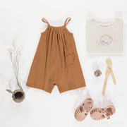 Une-pièce caramel à bretelles minces en tricot côtelé, bébé || Caramel one-piece with thin straps in cotton rib, baby