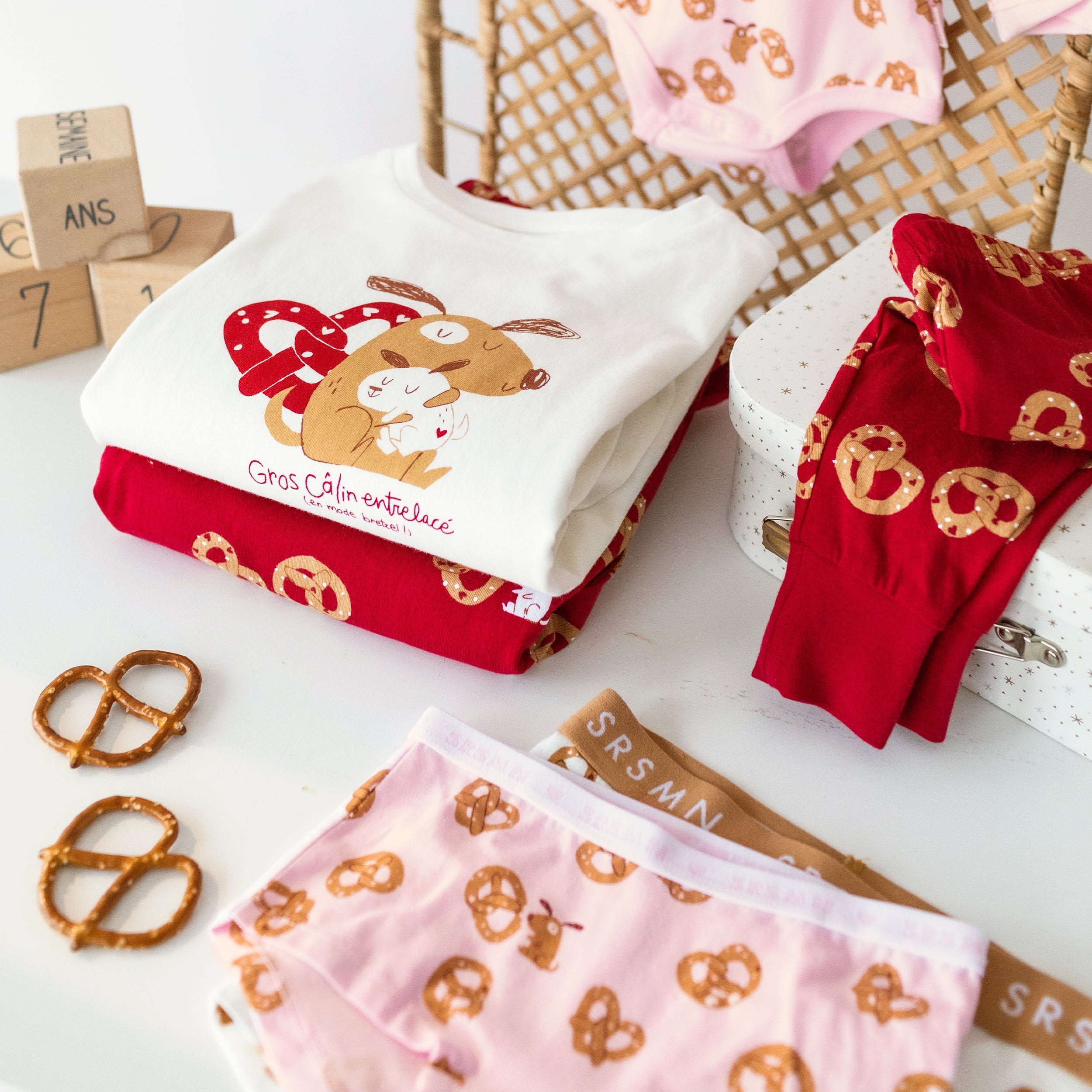 Pyjama crème et rouge à motifs Saint-Valentin, enfant