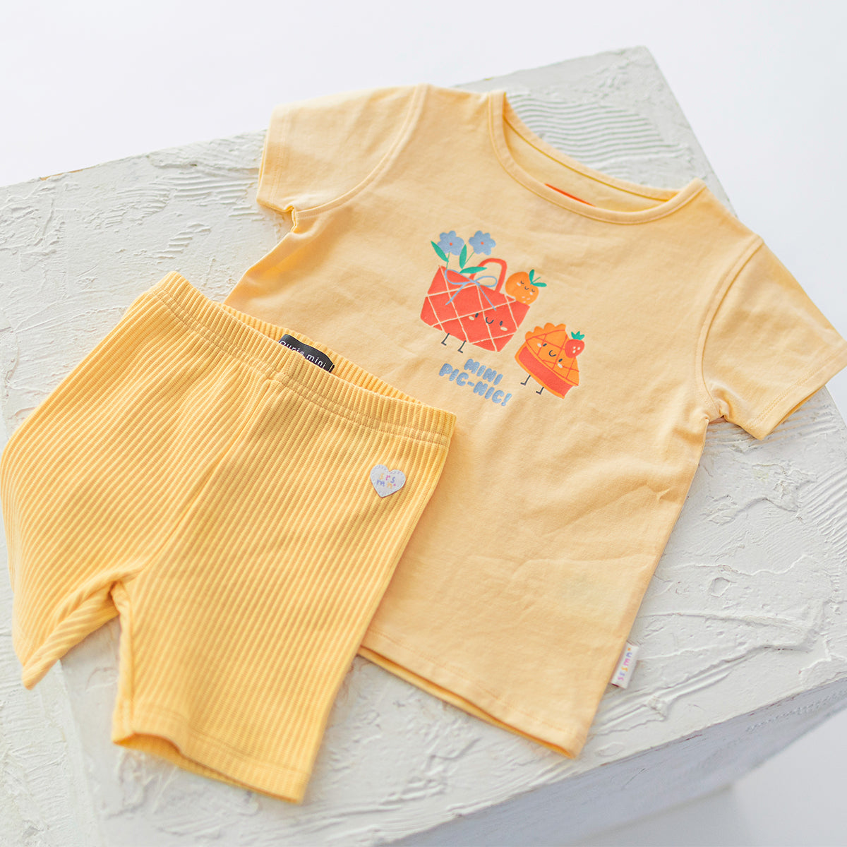 T-shirt jaune avec illustration, bébé