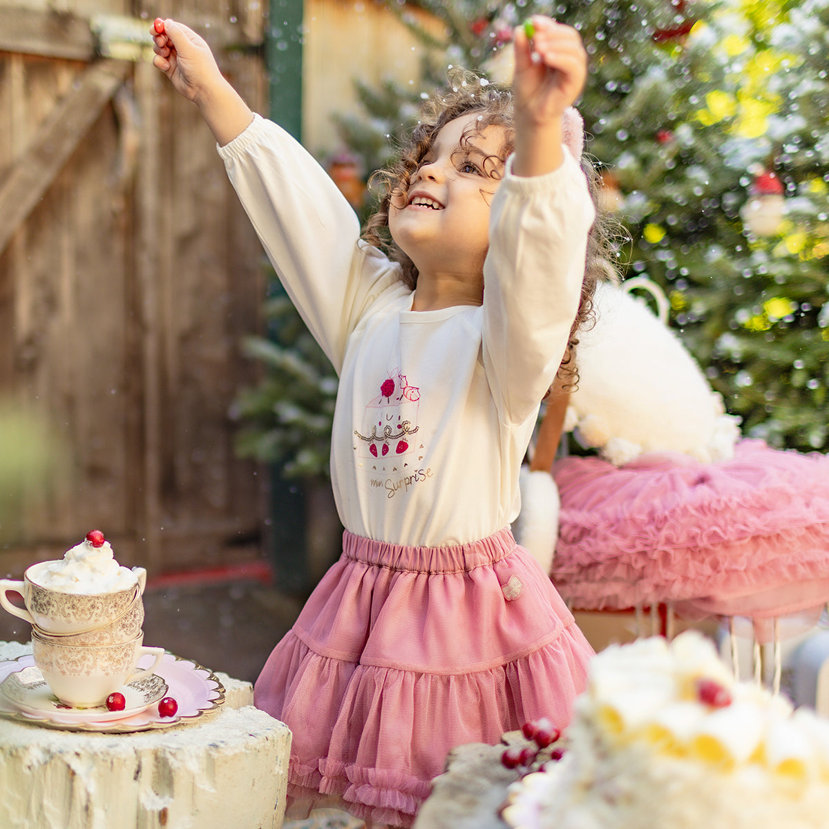 Photo d'un bébé portant la jupe rose en tulle souple, bébé