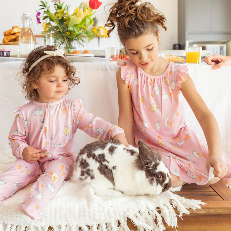 Robe de nuit rose avec motif de lapins et de poules, enfant || Pink night dress with bunnies and chickens print, child
