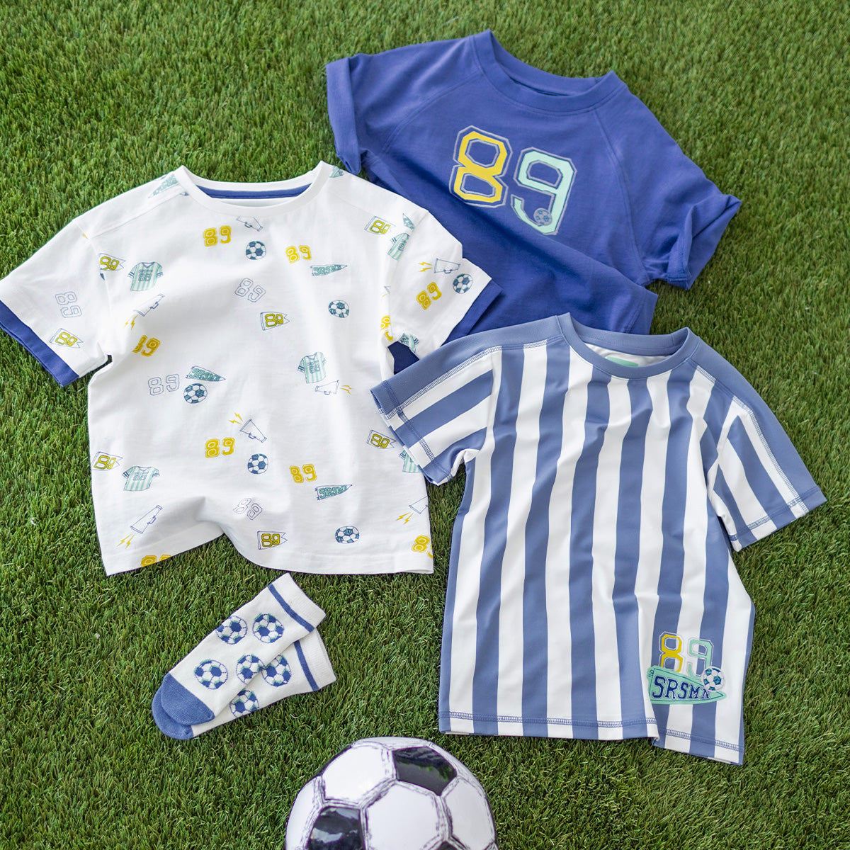 Look du t-shirt crème à motifs, enfant