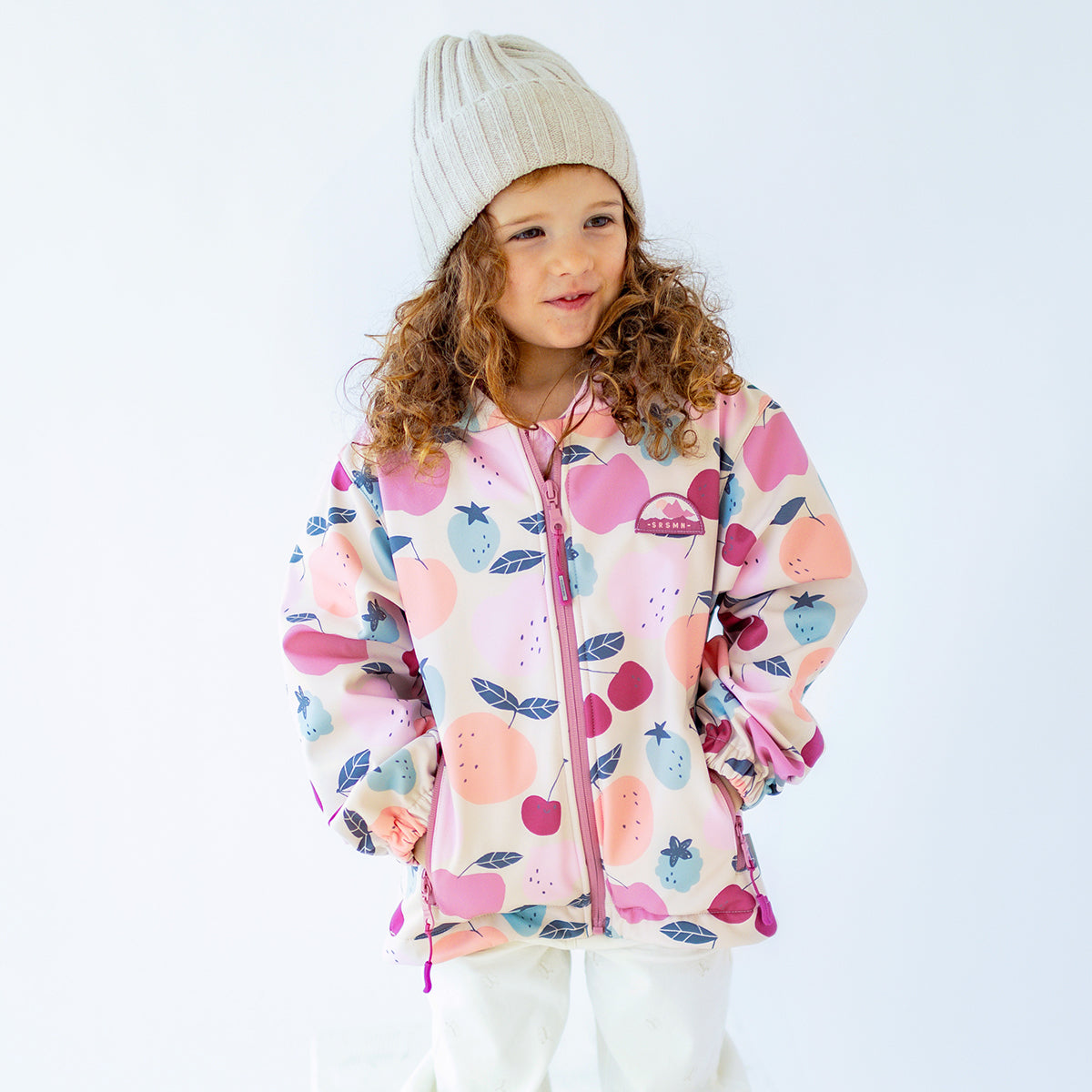 Manteau beige en coquille souple avec motifs de fruits, enfant