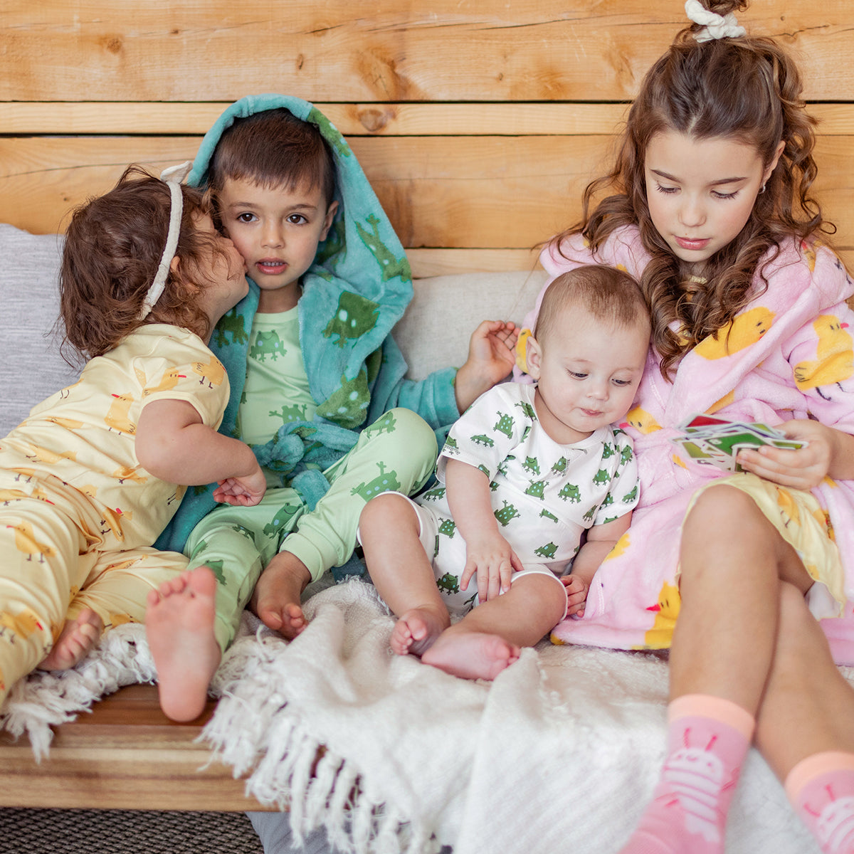 Pyjama deux pièces jaune en jersey extensible à motif de canards, bébé