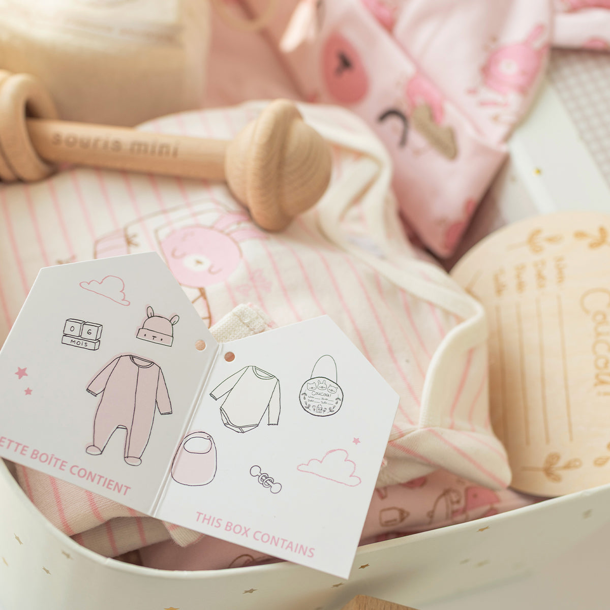 Détails du coffret cadeau rose et crème « Le Classique » (8 pièces), naissance
