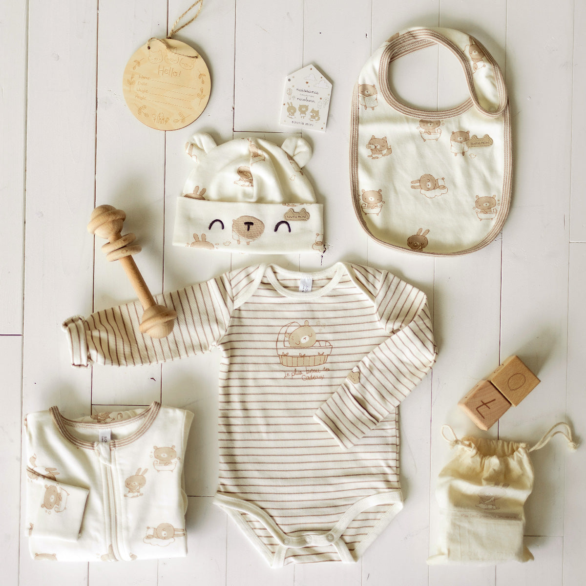 Présentation des 8 articles du coffret cadeau crème et beige « Le Classique » (8 pièces), naissance