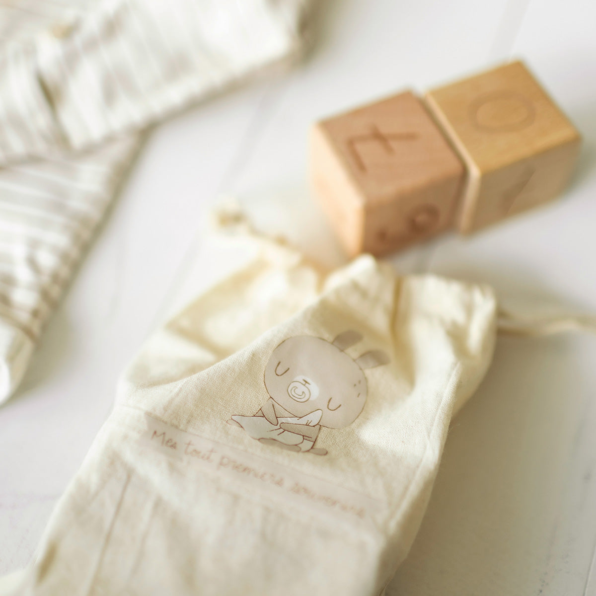 Bloc de bois du coffret cadeau crème et beige « Le Classique » (8 pièces), naissance