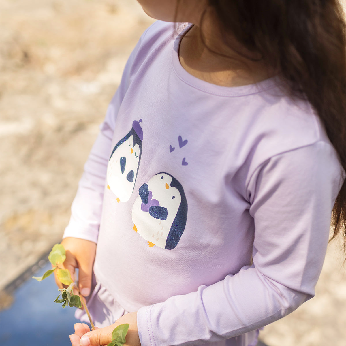 T-shirt mauve avec illustration de pingouins, bébé