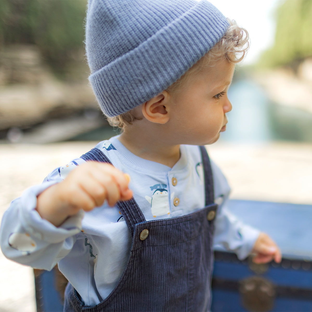 Light blue T-shirt with penguin print, baby