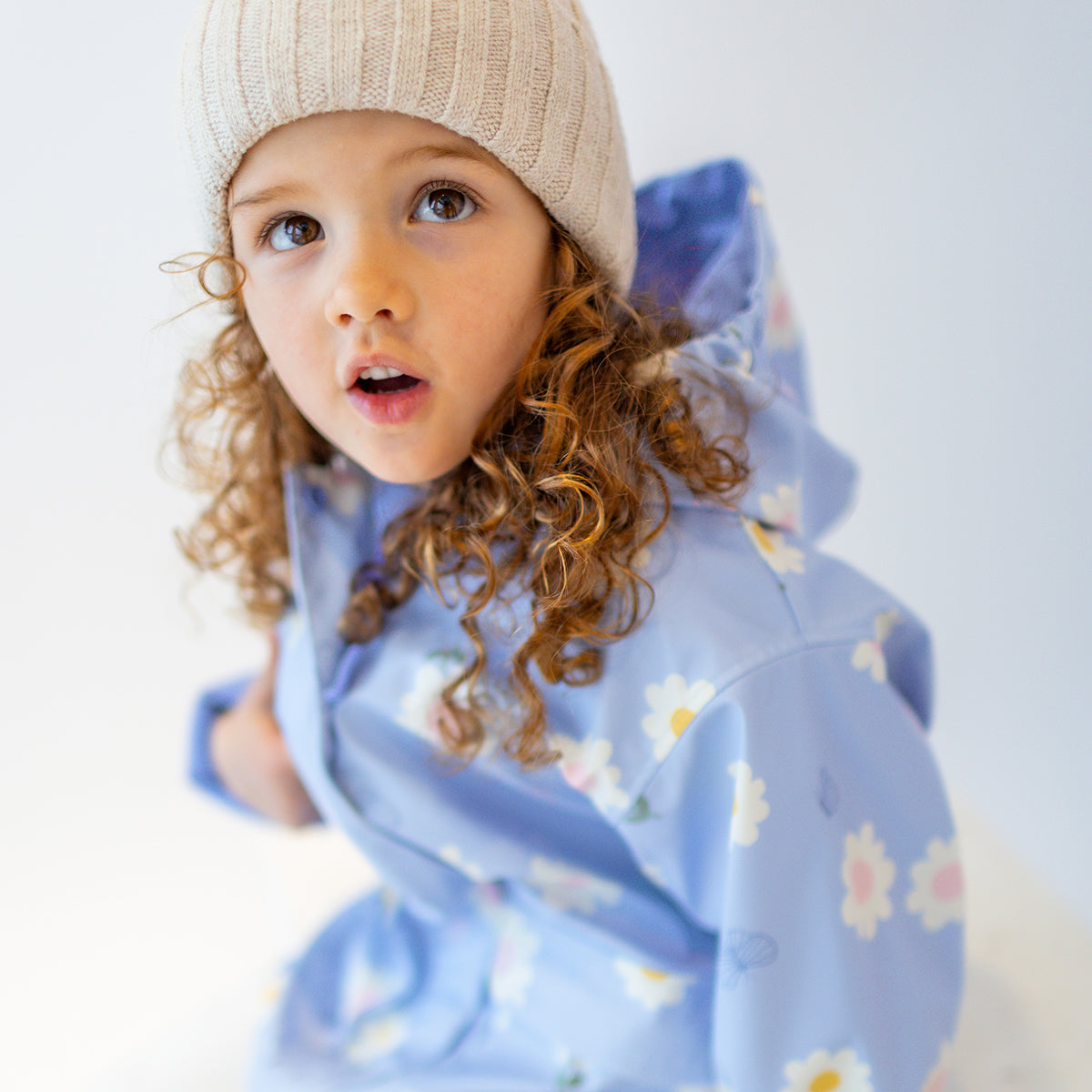 Manteau imperméable bleu pâle avec fleurs et papillons, enfant