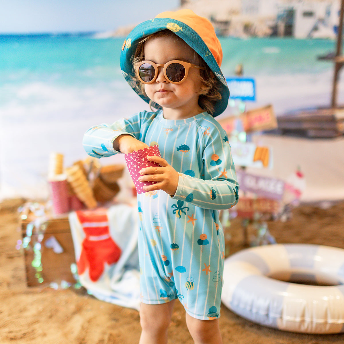 Maillot de bain une pièce bleu avec rayures et motifs, bébé
