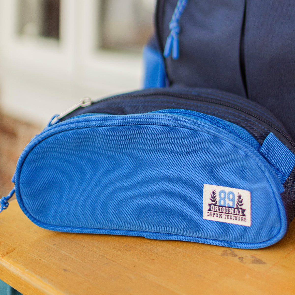 Photo de l'étui à crayon bleu, enfant