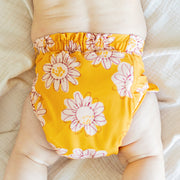 Couche réutilisable ultramince nouvelle génération jaune à motif de fleurs, bébé || New generation ultra-thin yellow reusable diaper with flower all over print, baby