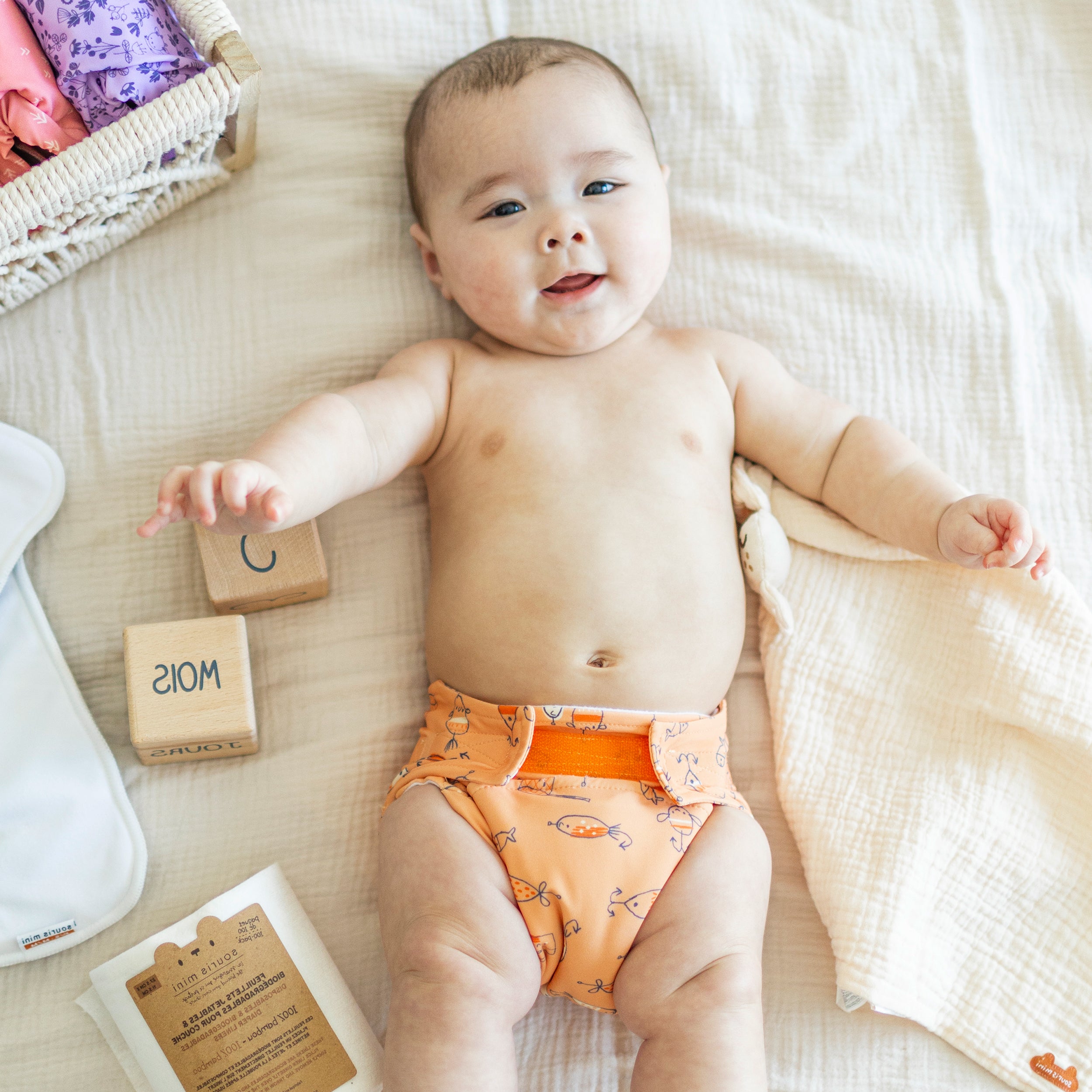 Couche réutilisable ultramince orange à motif de poissons, bébé