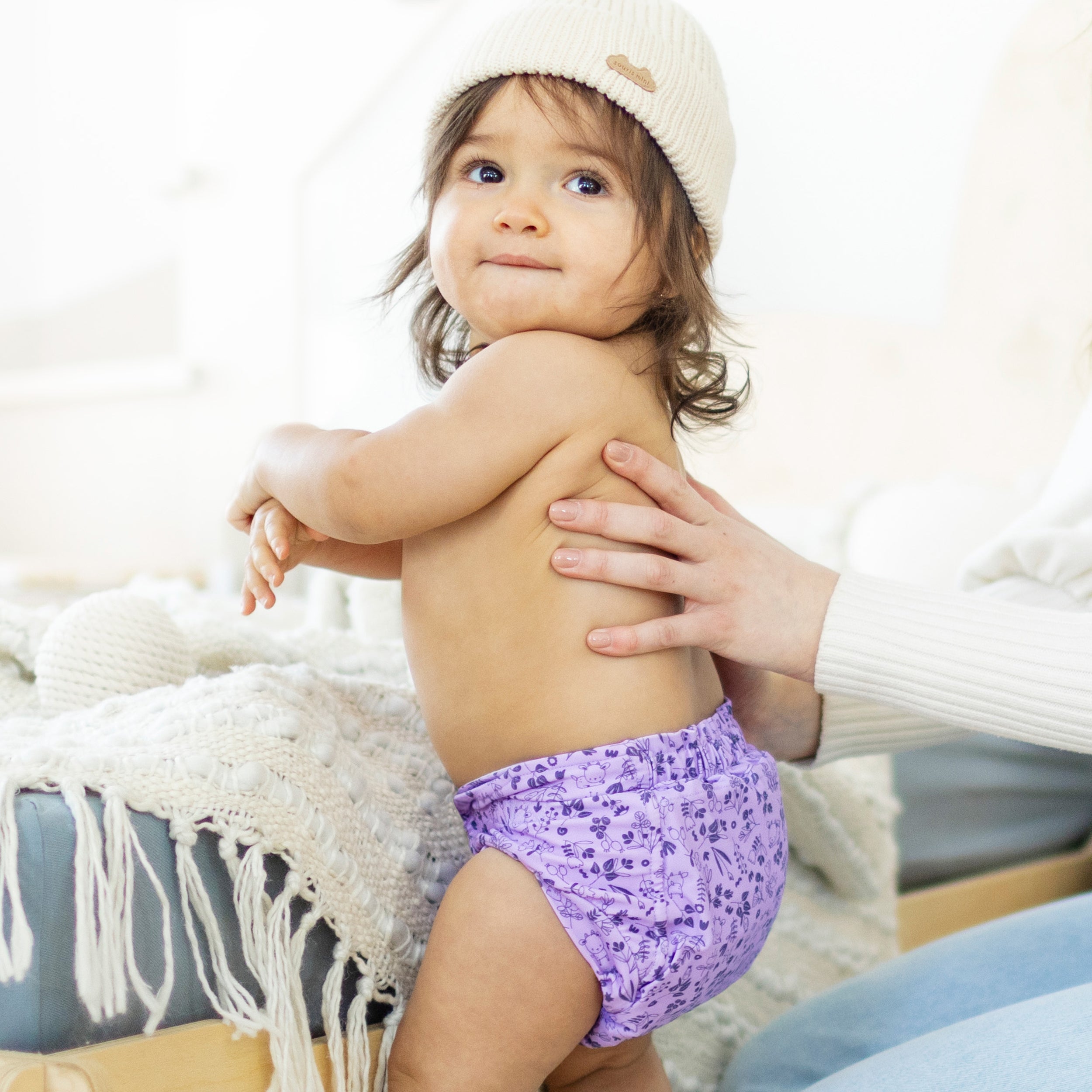 Couche réutilisable ultramince mauve à motif de fleurs, bébé