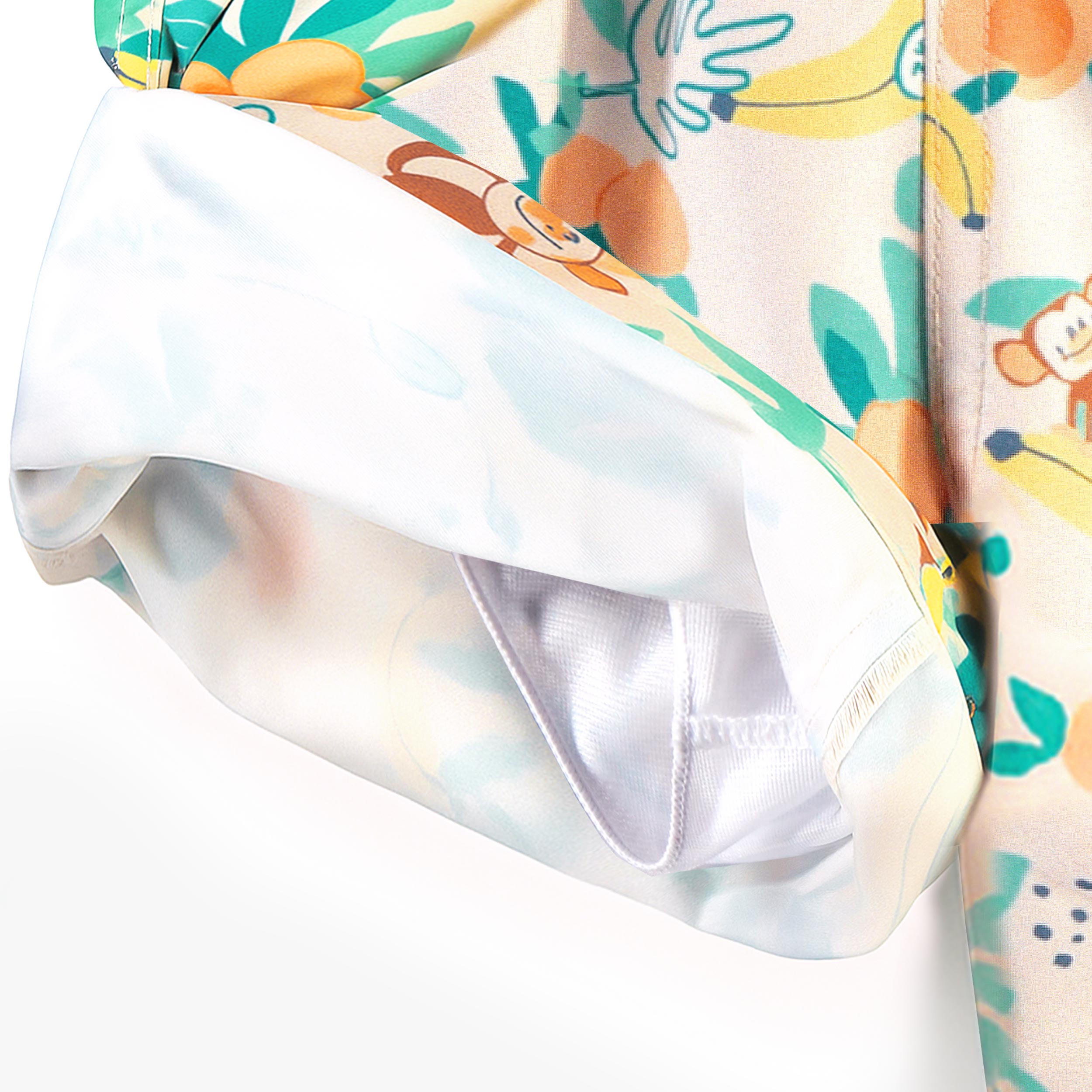 Zoom détails du bermuda de bain beige à motifs tropicaux, enfant